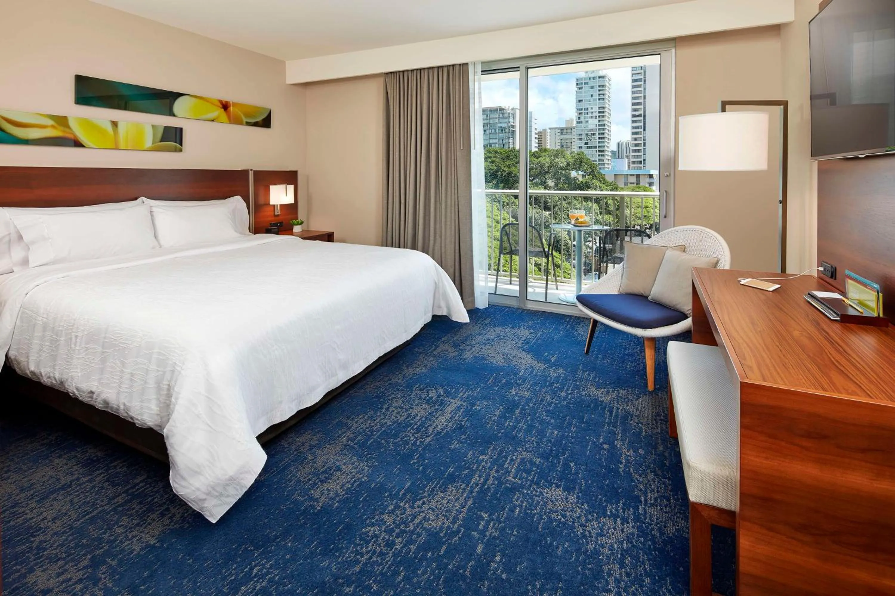 Bed in Hilton Garden Inn Waikiki Beach