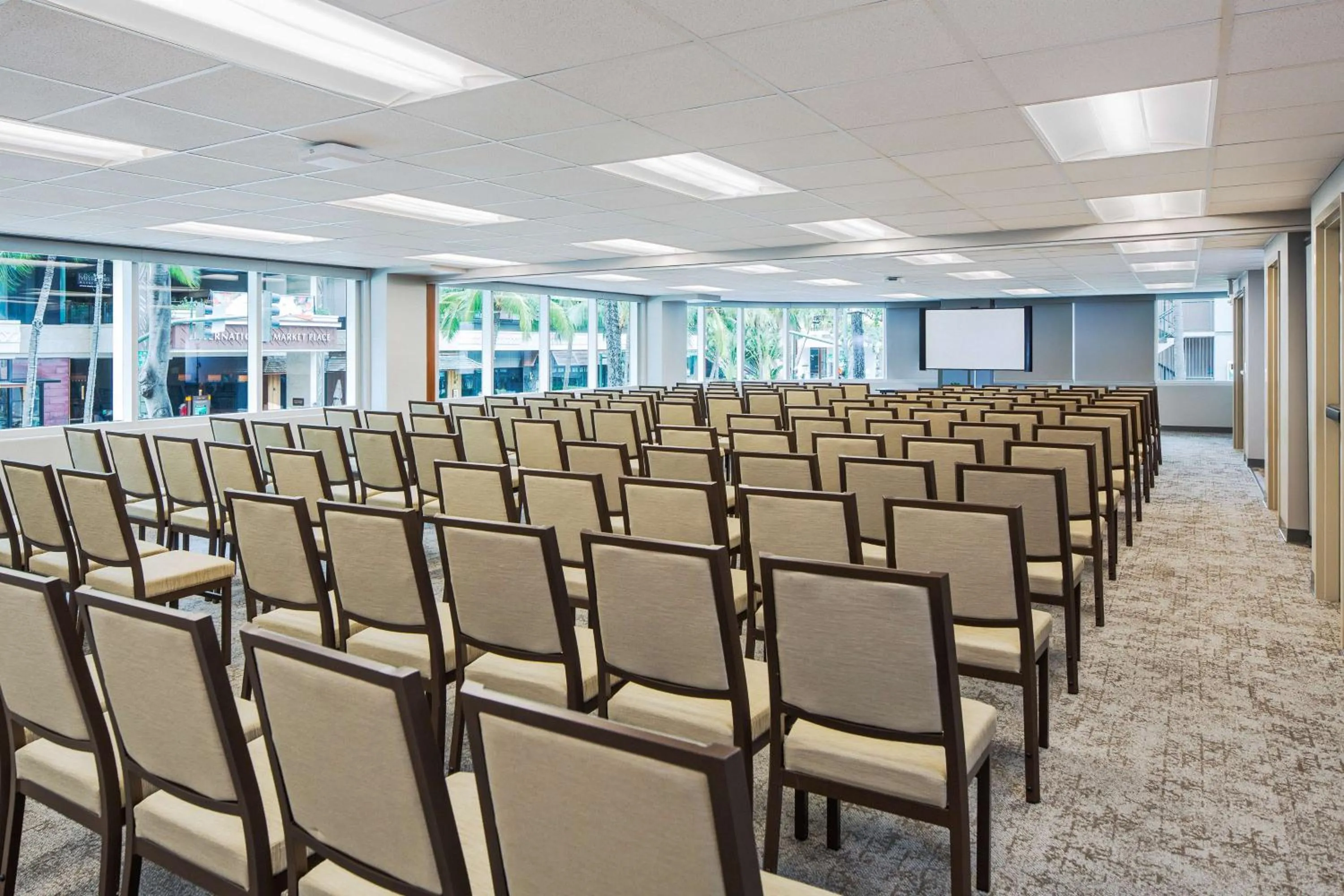 Meeting/conference room in Hilton Garden Inn Waikiki Beach