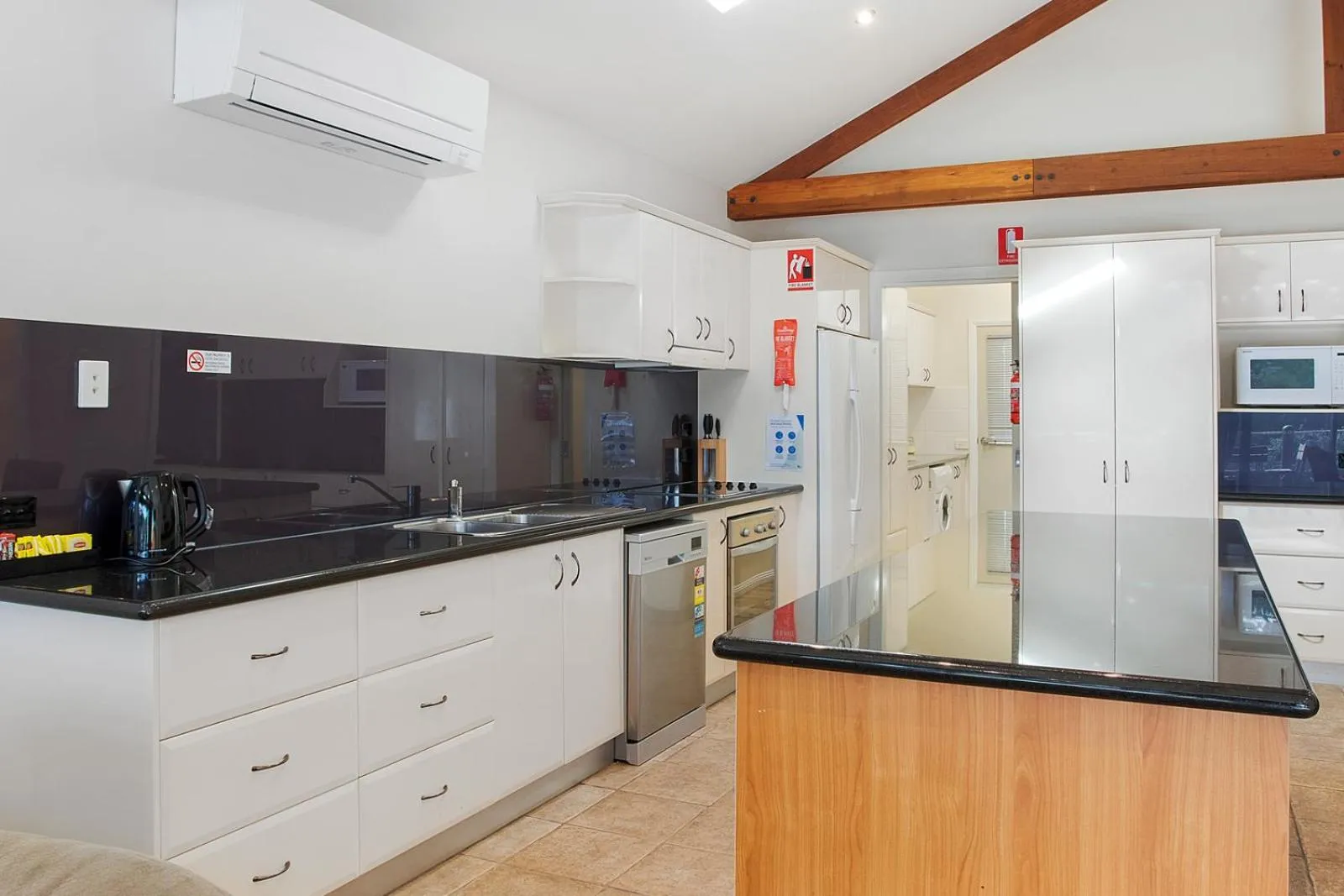 Kitchen or kitchenette in Sea Foam Villas