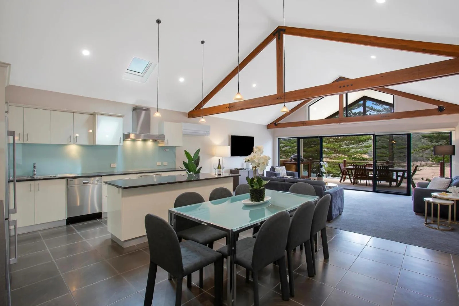 Kitchen or kitchenette in Sea Foam Villas