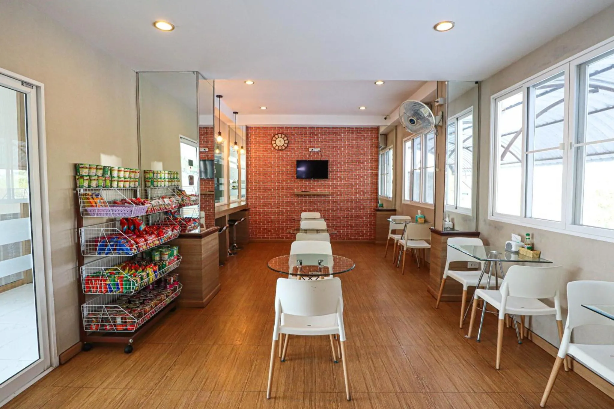 Restaurant/places to eat in Tripletreesvillage