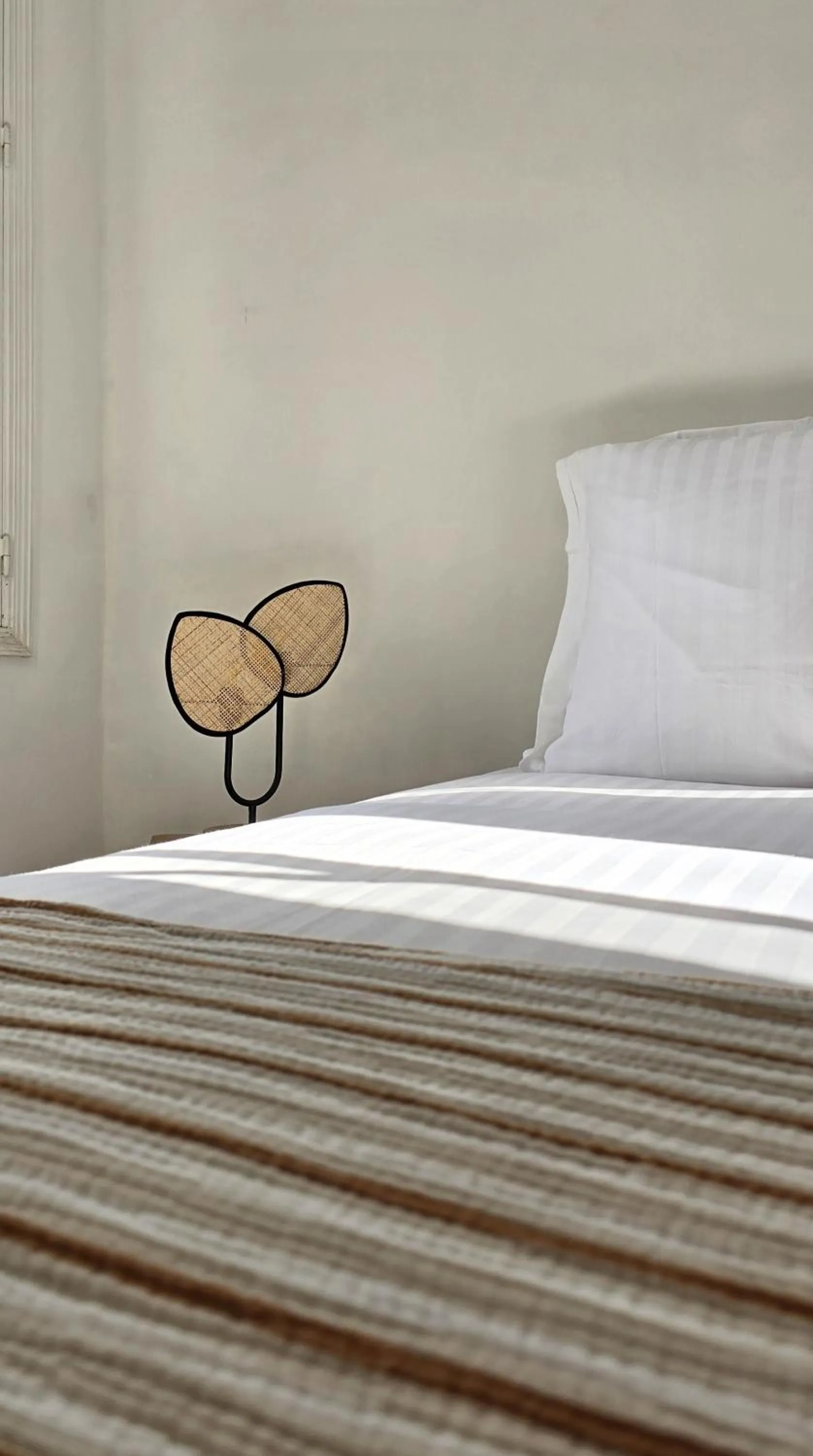 Bed in Hôtel de la Fontaine