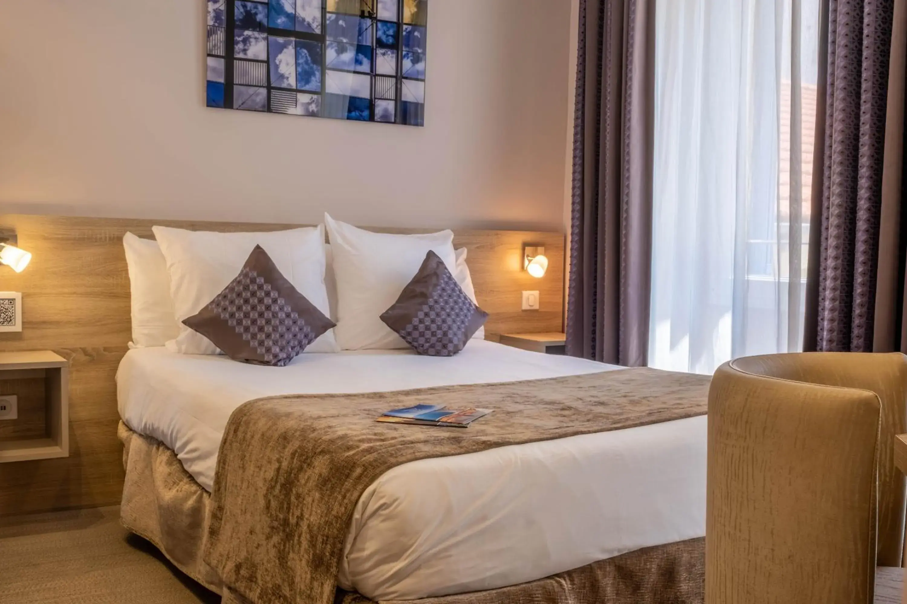 Bed in Hôtel de la Fontaine Bed in Hôtel de la Fontaine