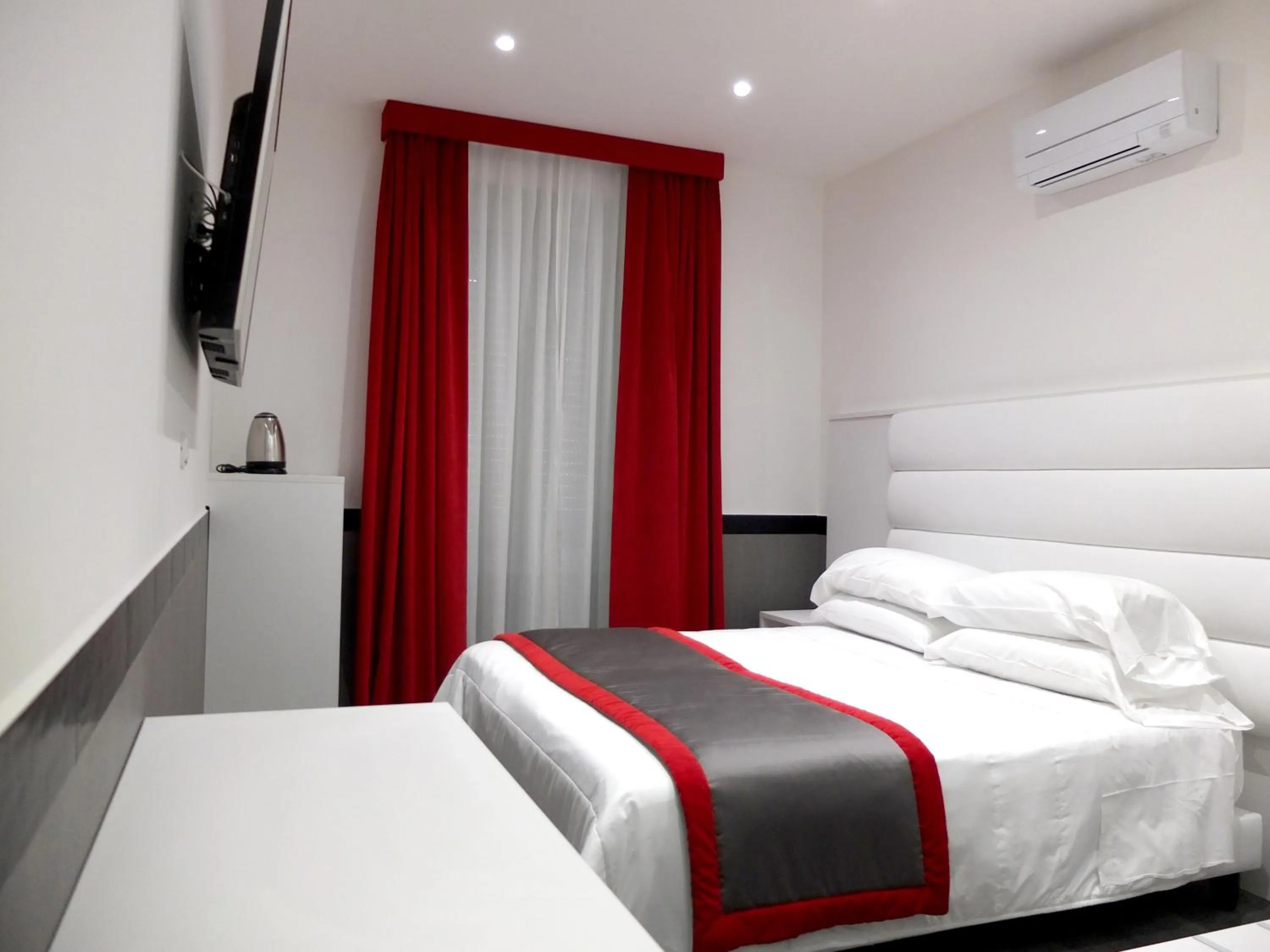 Bed in ASTORIA GOLDEN GATE