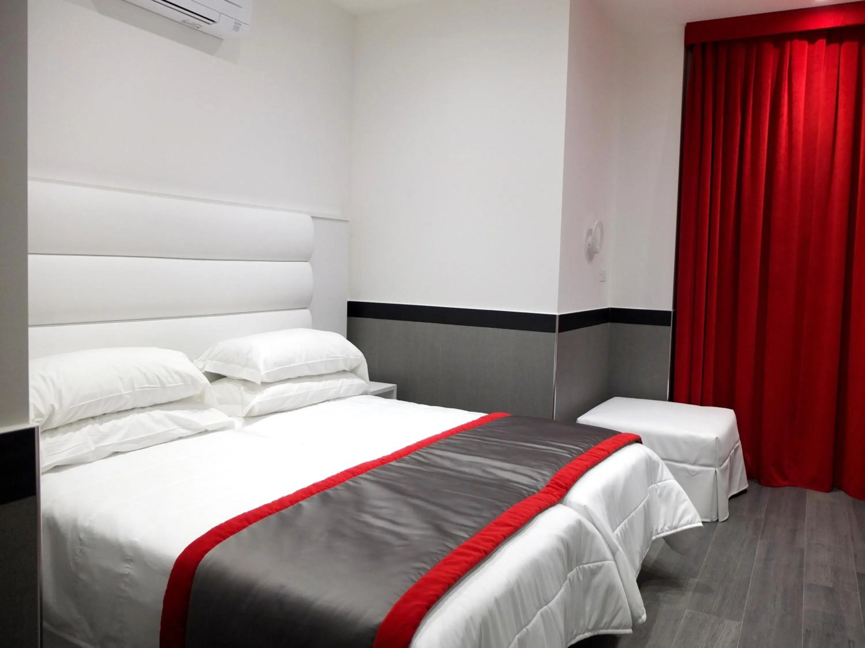 Bedroom, Bed in ASTORIA GOLDEN GATE