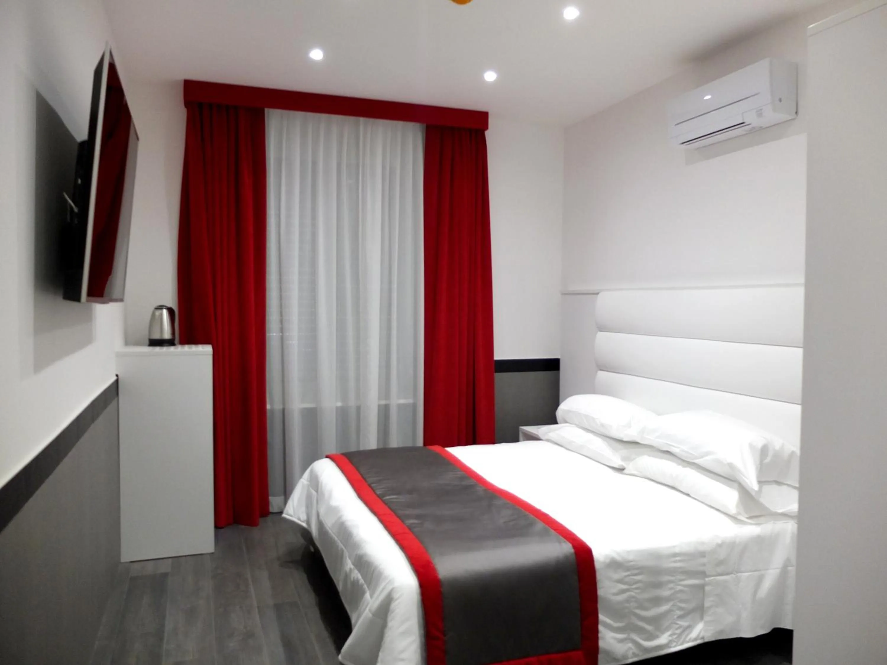 Bed in ASTORIA GOLDEN GATE