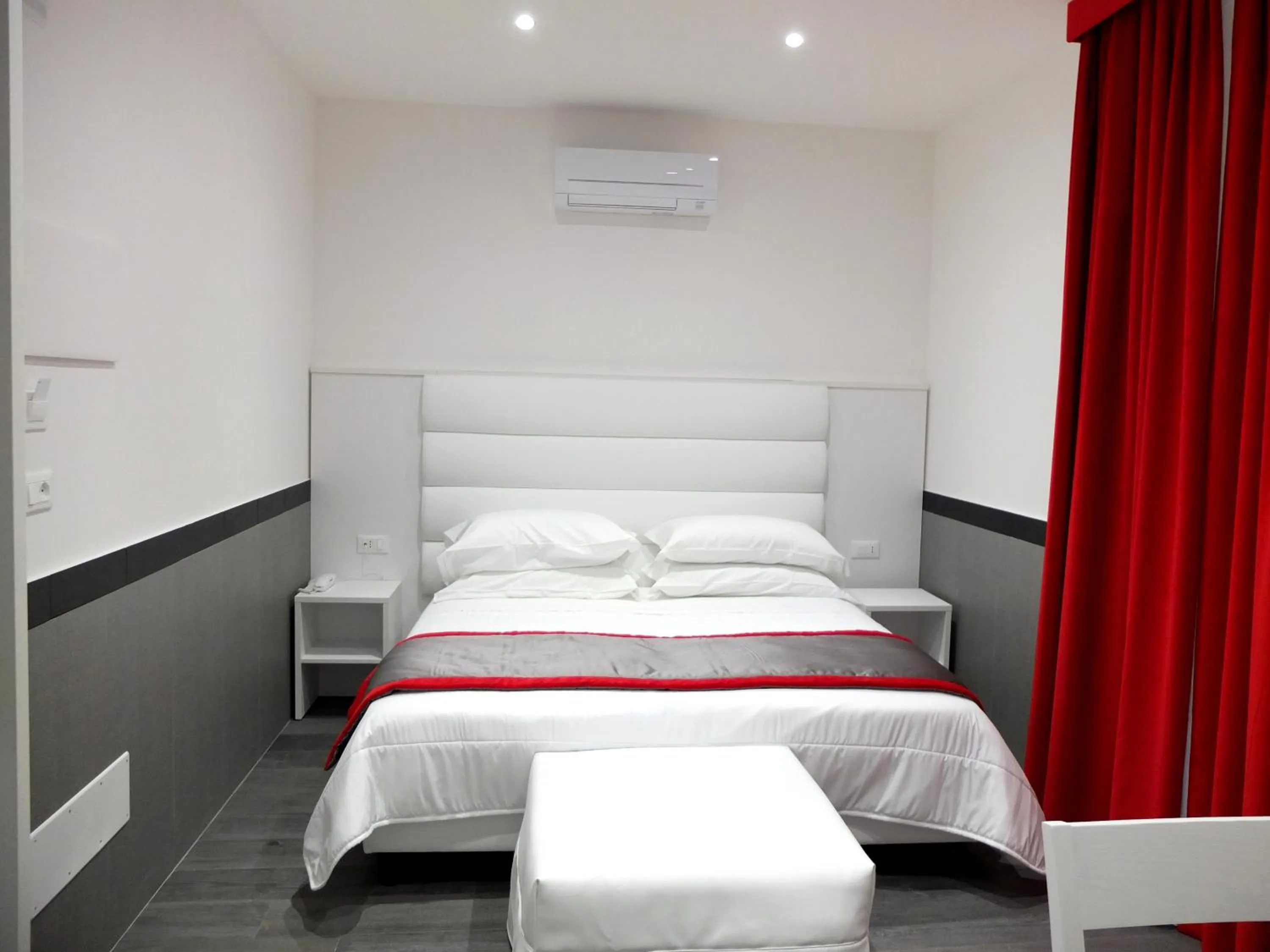 Bed in ASTORIA GOLDEN GATE