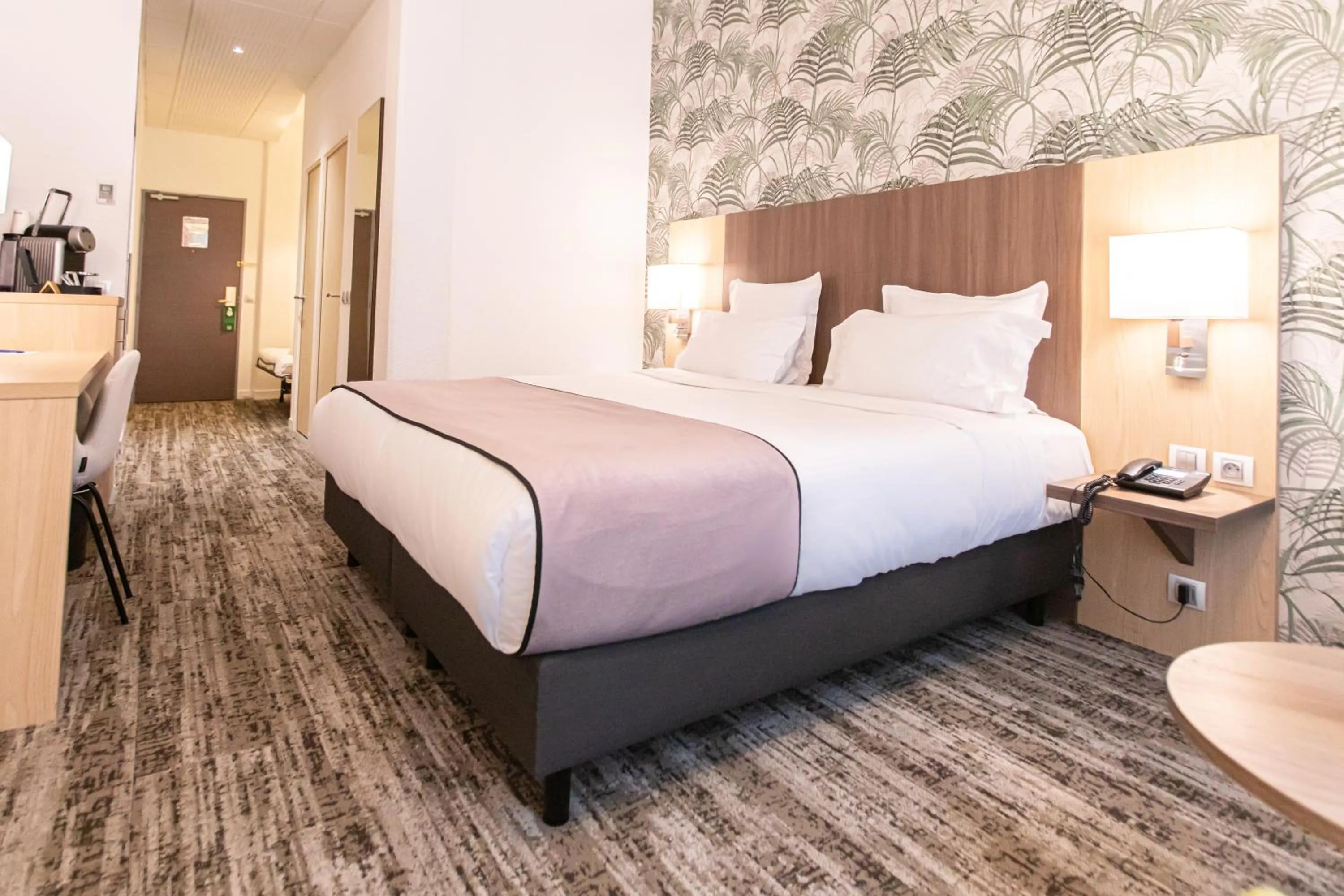 Bedroom, Bed in Quality Hotel Bordeaux Centre