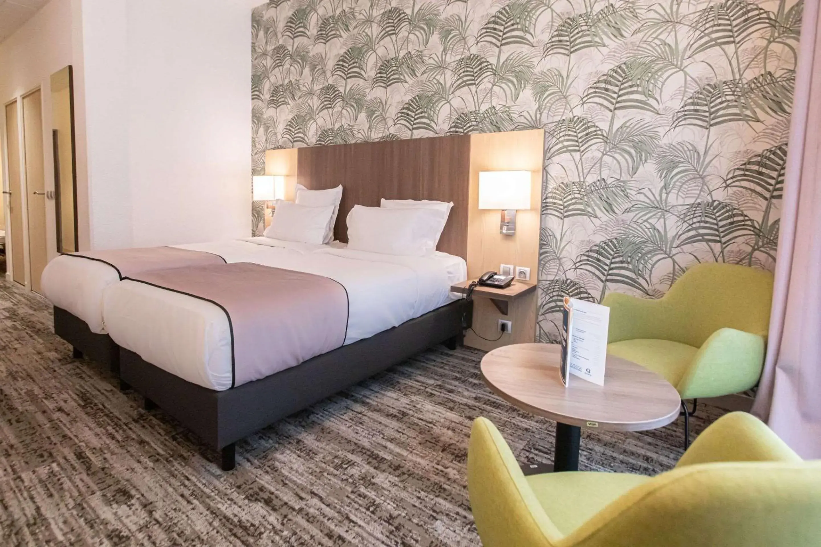 Bedroom, Bed in Quality Hotel Bordeaux Centre Bedroom, Bed in Quality Hotel Bordeaux Centre