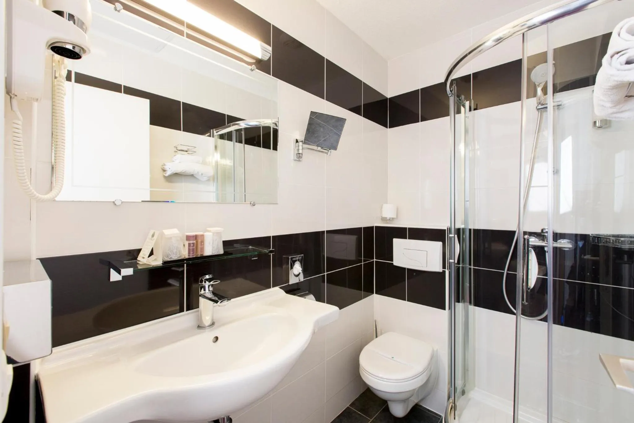 Bathroom in Quality Hotel Bordeaux Centre