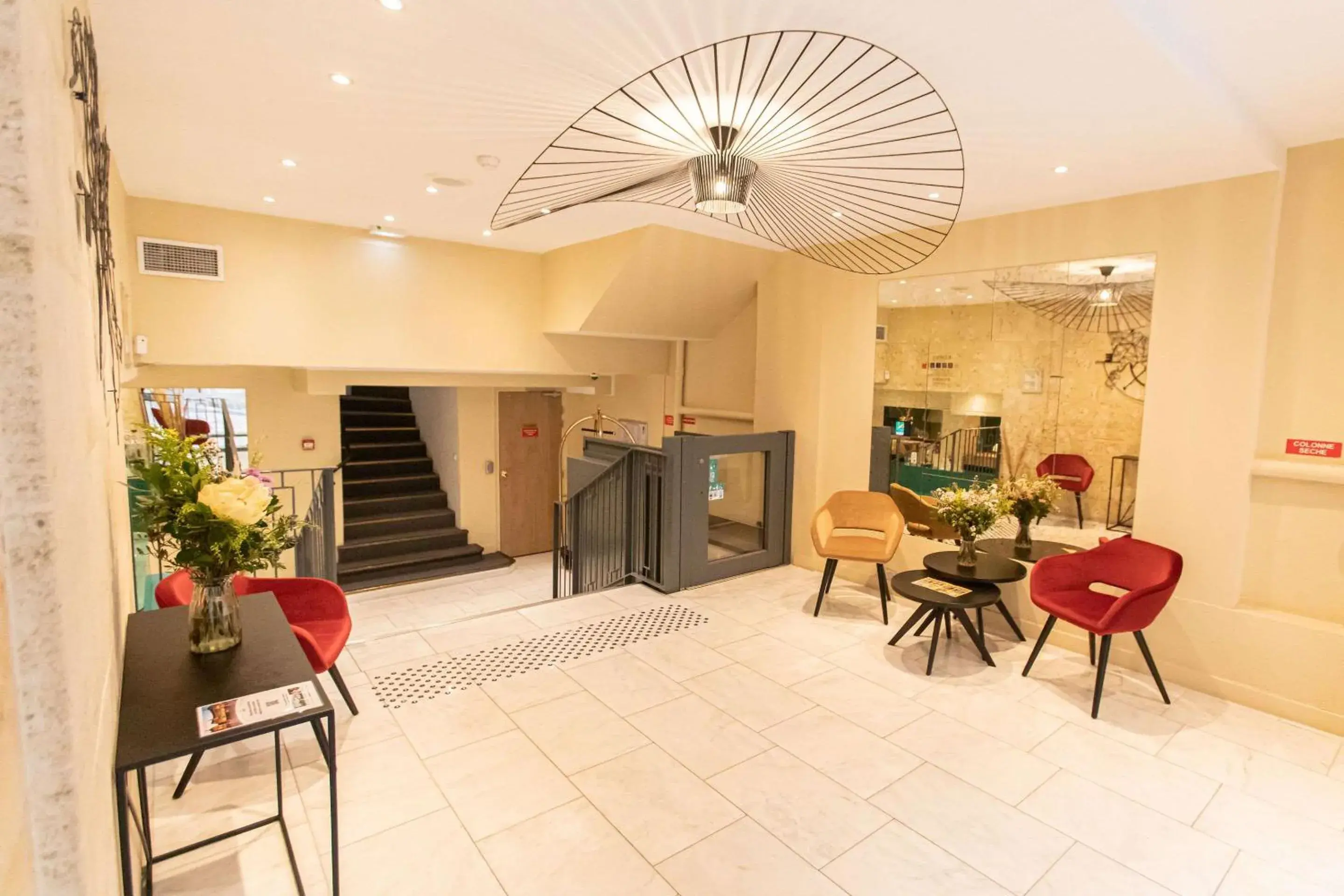 Lobby or reception in Quality Hotel Bordeaux Centre Lobby or reception in Quality Hotel Bordeaux Centre