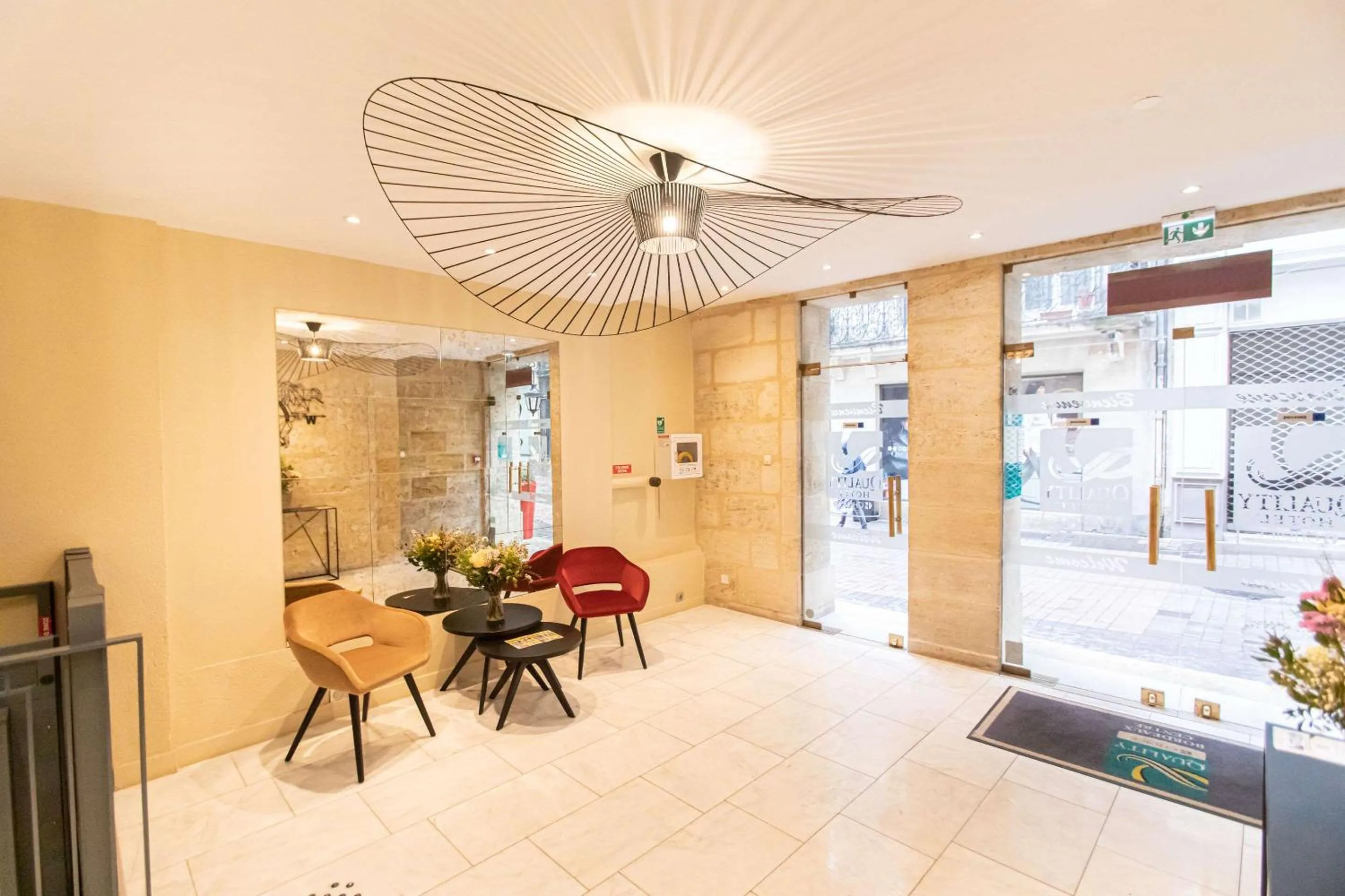 Lobby or reception in Quality Hotel Bordeaux Centre
