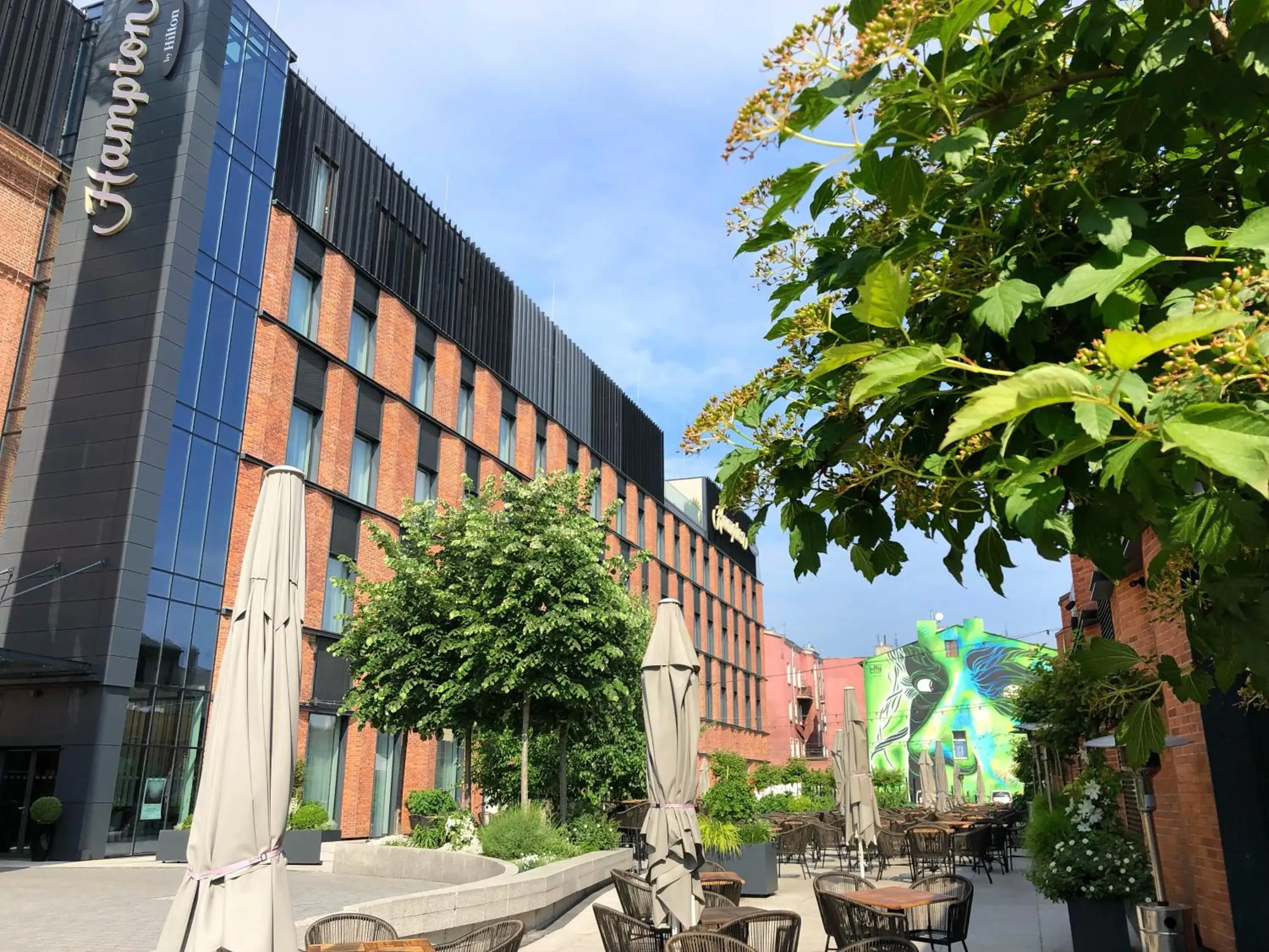 Property building in Hampton By Hilton Kalisz Property building in Hampton By Hilton Kalisz