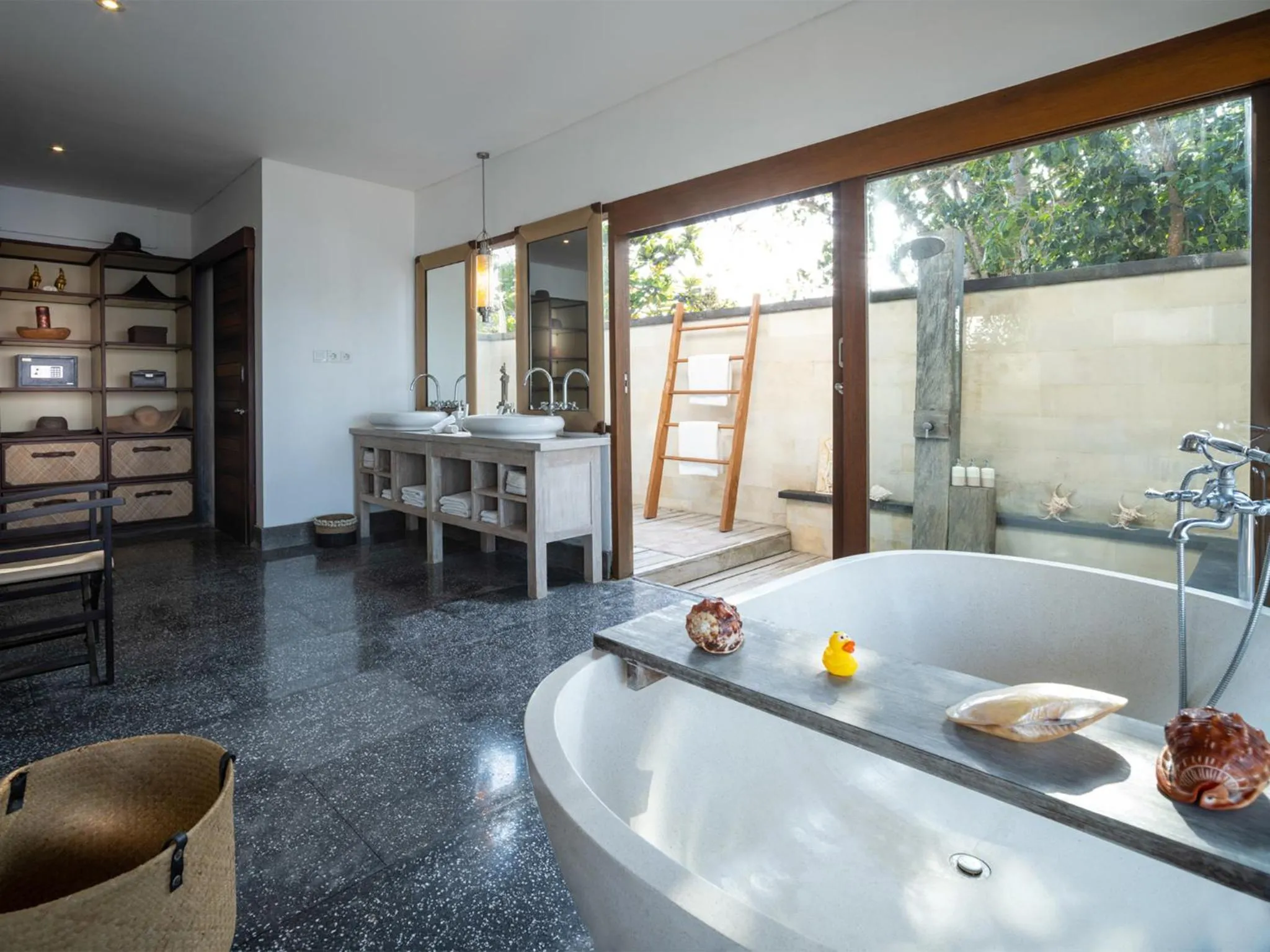 Shower in Villa Voyage