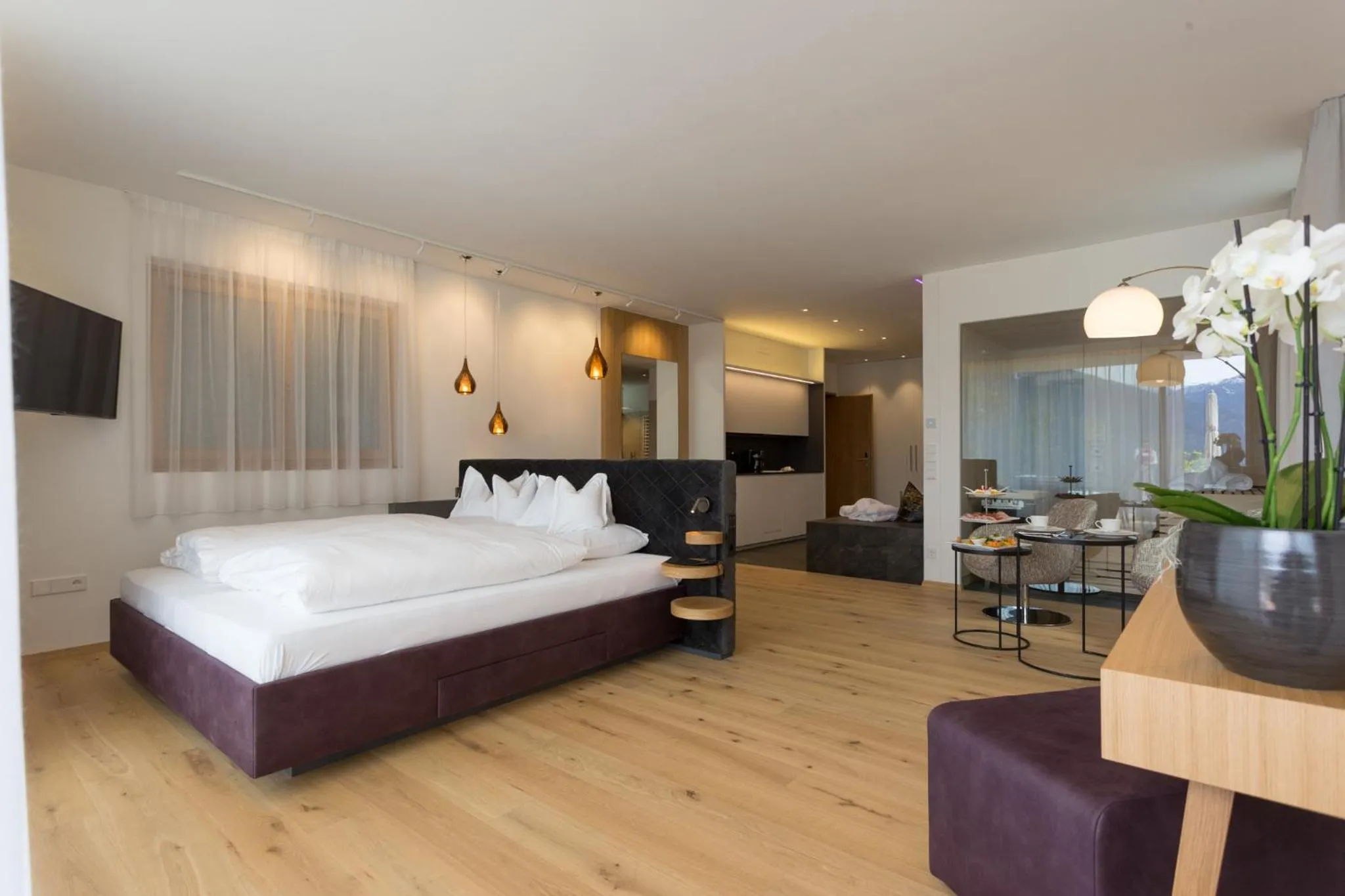 Kitchen or kitchenette, Bed in Villa Grüntaler by Hotel Schönblick