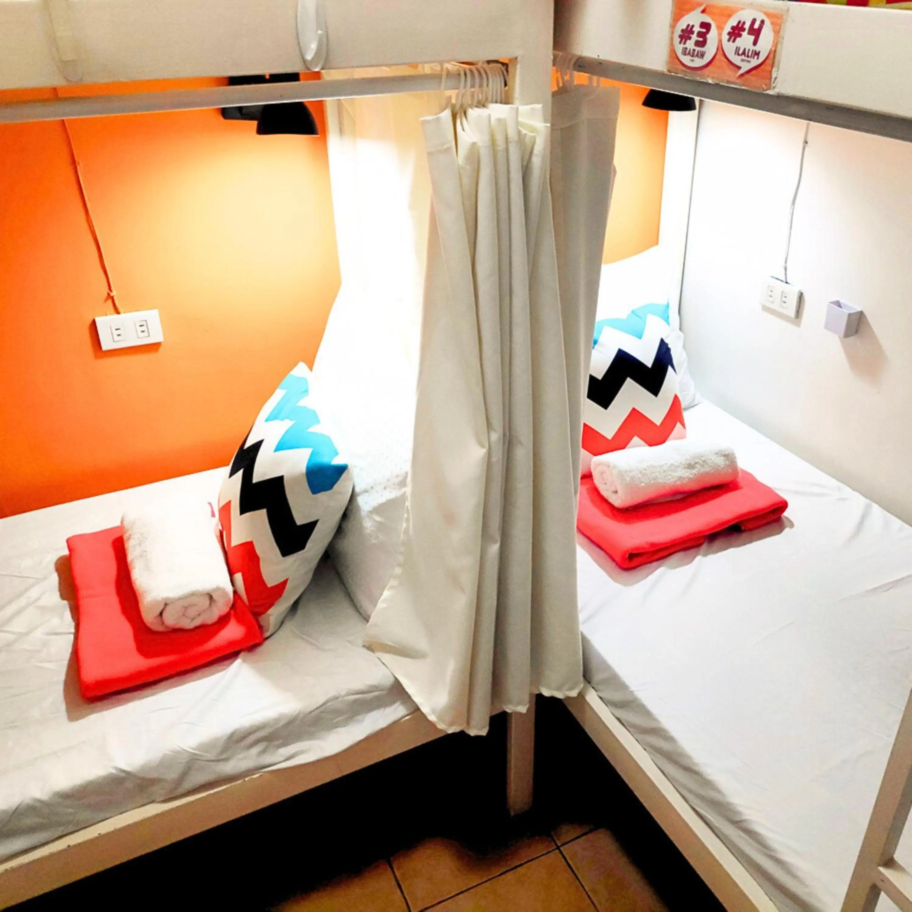 Bed in Crossroads Hostel Manila