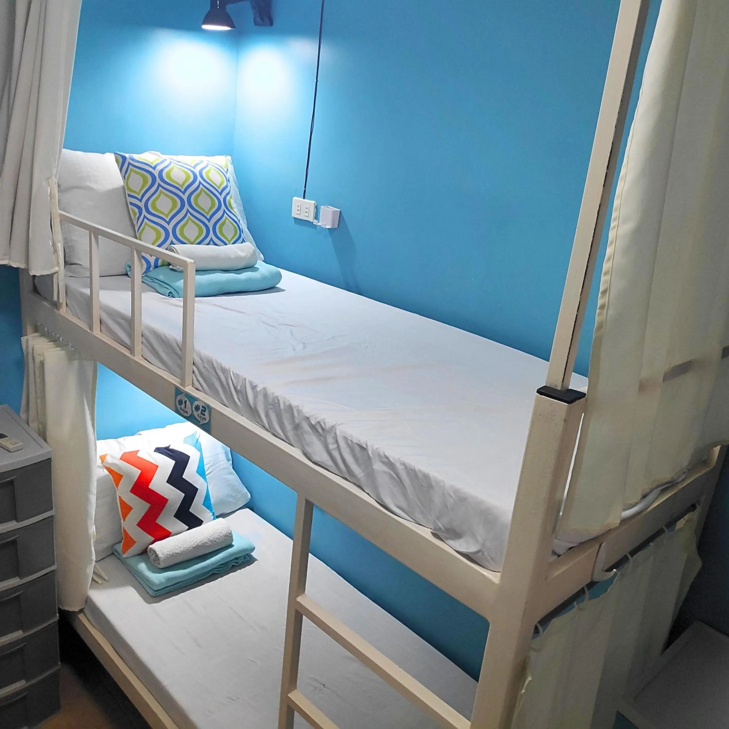 Bed in Crossroads Hostel Manila