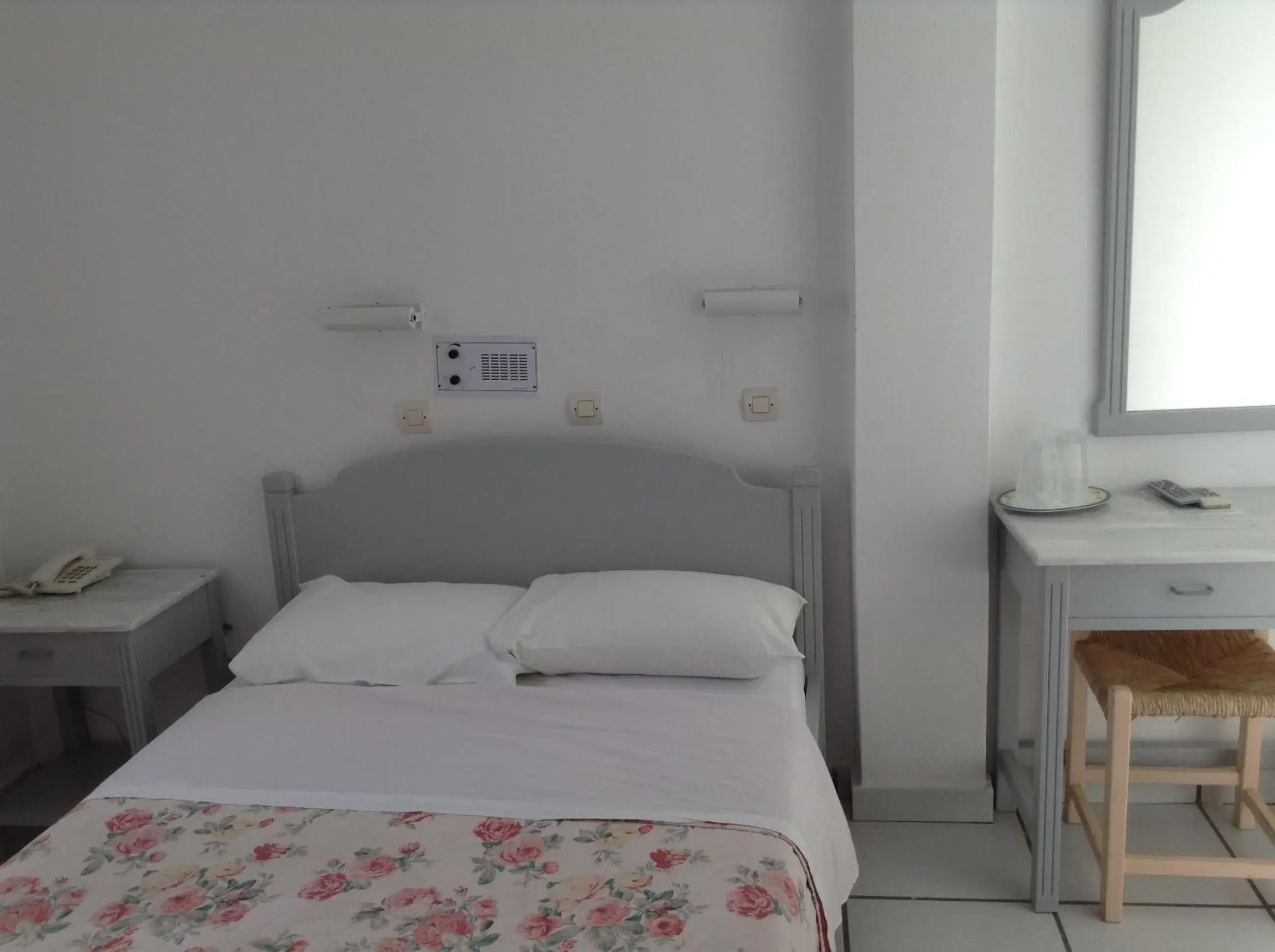 Bed in King Thiras Hotel Bed in King Thiras Hotel