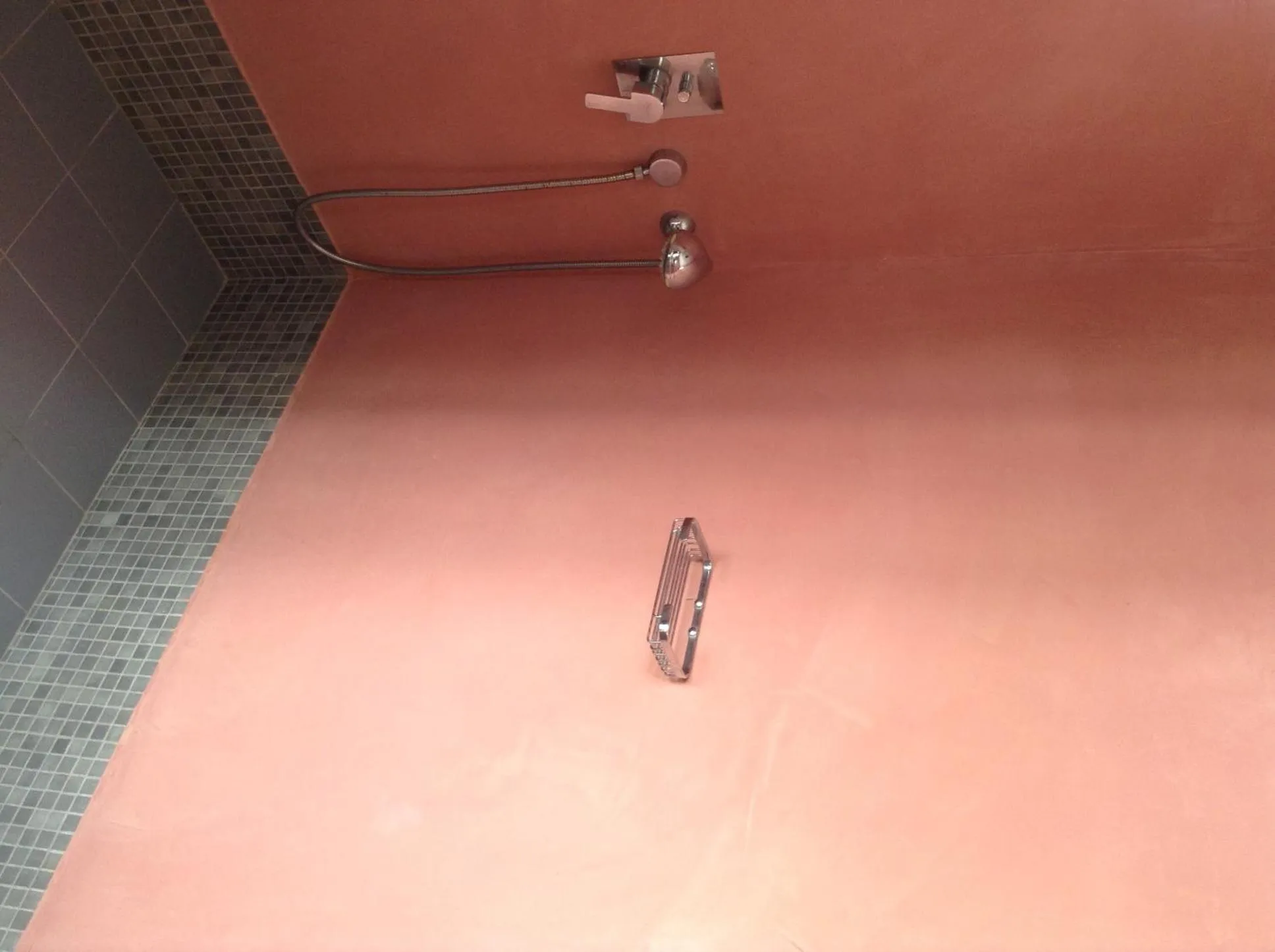 Shower in King Thiras Hotel