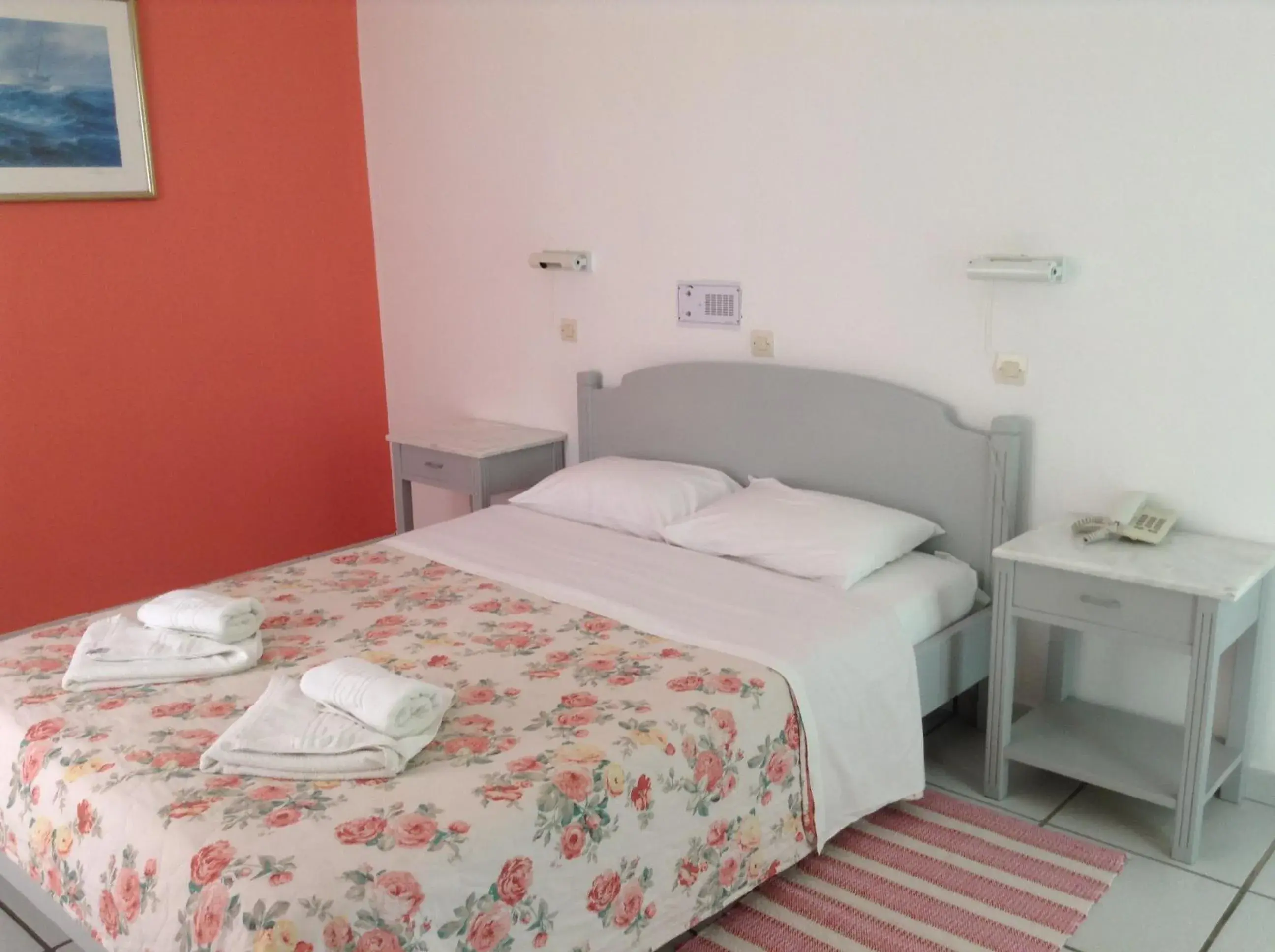 Bed in King Thiras Hotel Bed in King Thiras Hotel