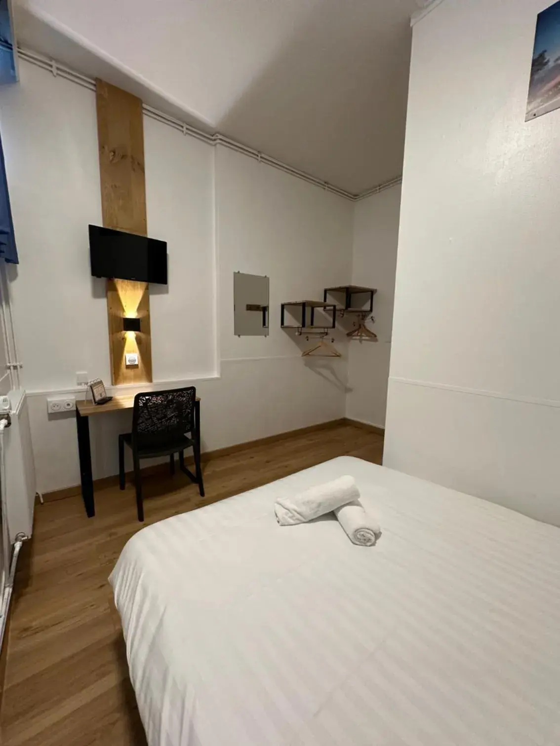 Bed in Hotel CIS Paris Maurice Ravel