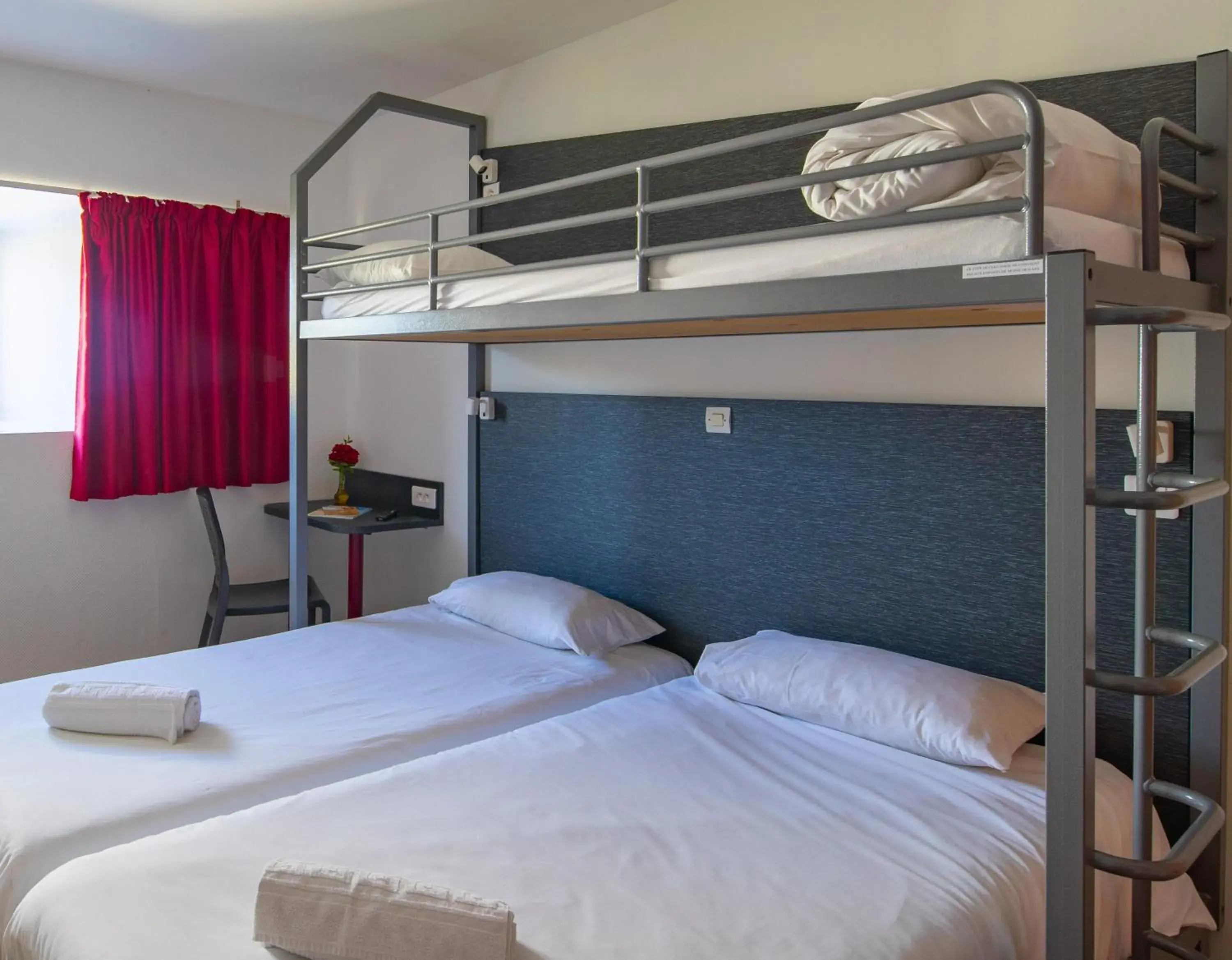 Bed, Bunk Bed in Hotel CIS Paris Kellermann