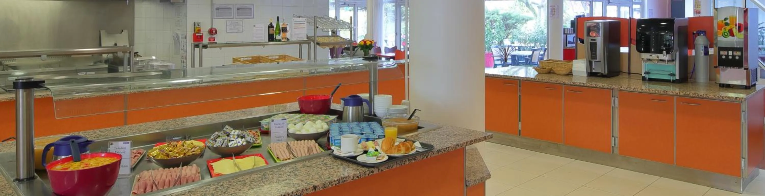 Food and drinks in Hotel CIS Paris Kellermann