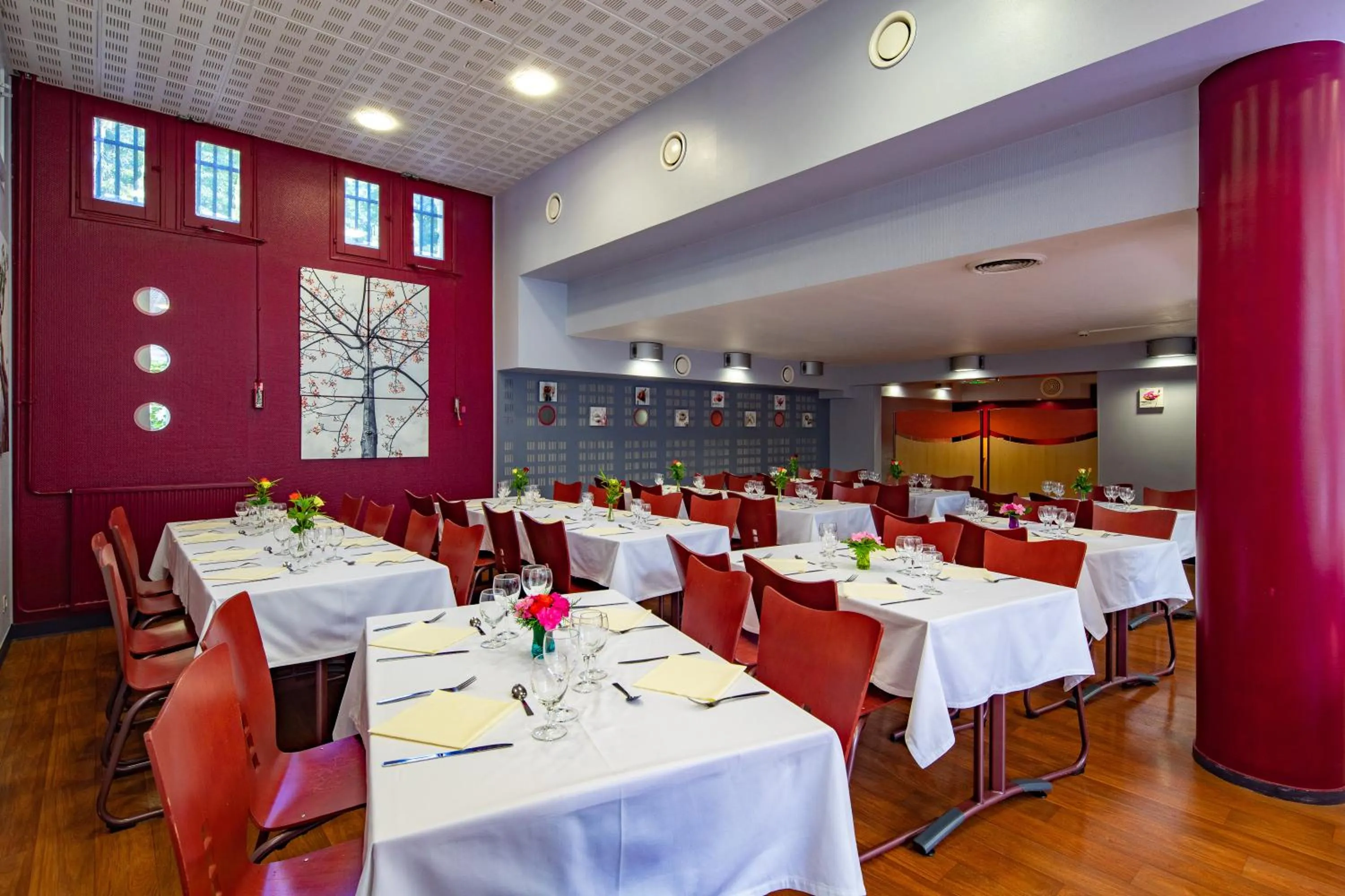 Restaurant/places to eat in Hotel CIS Paris Kellermann
