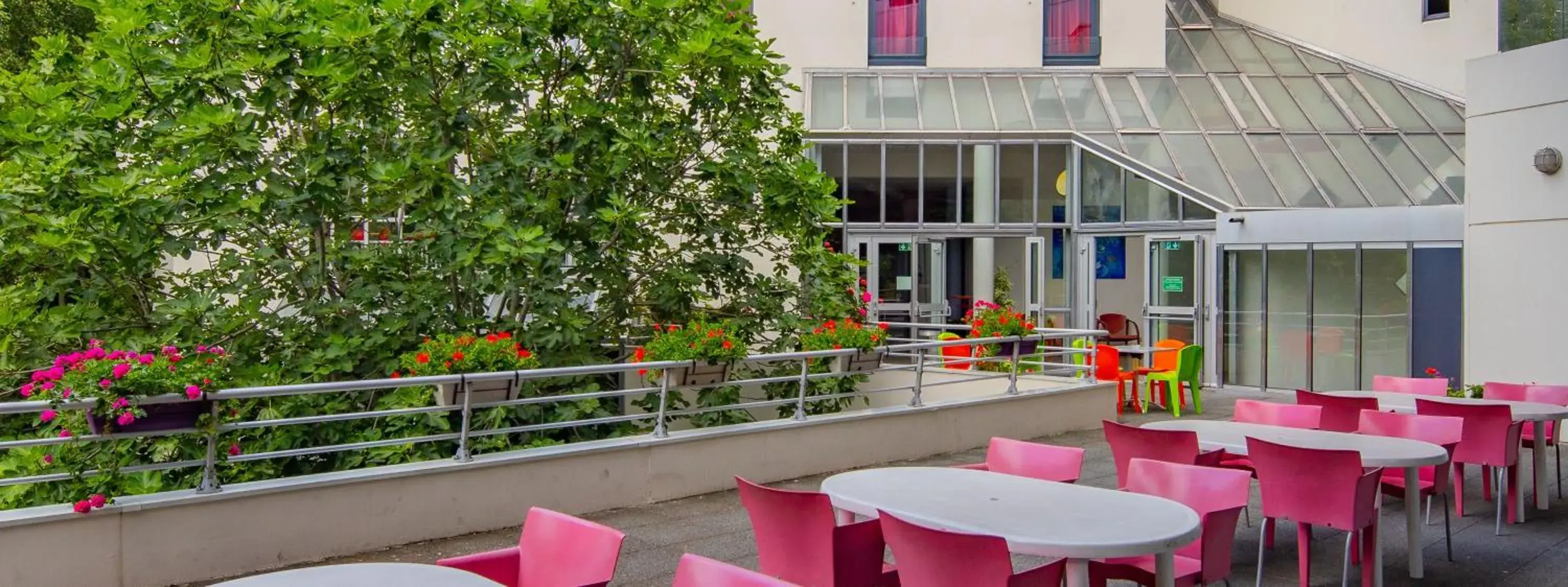 Patio in Hotel CIS Paris Kellermann