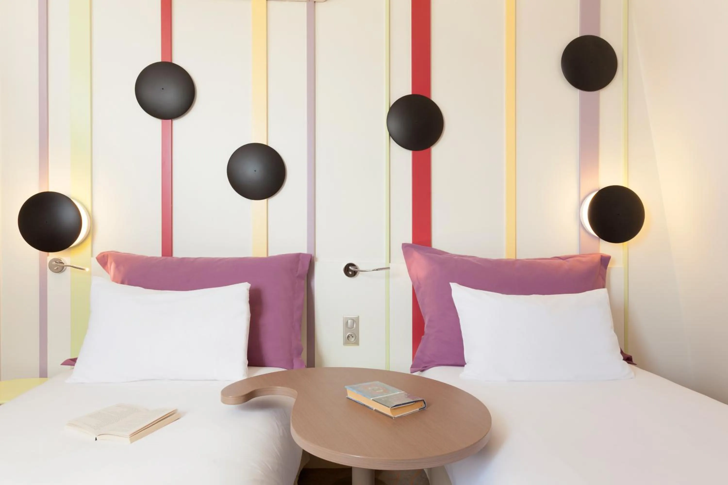 Photo of the whole room, Bed in ibis Styles Bayonne