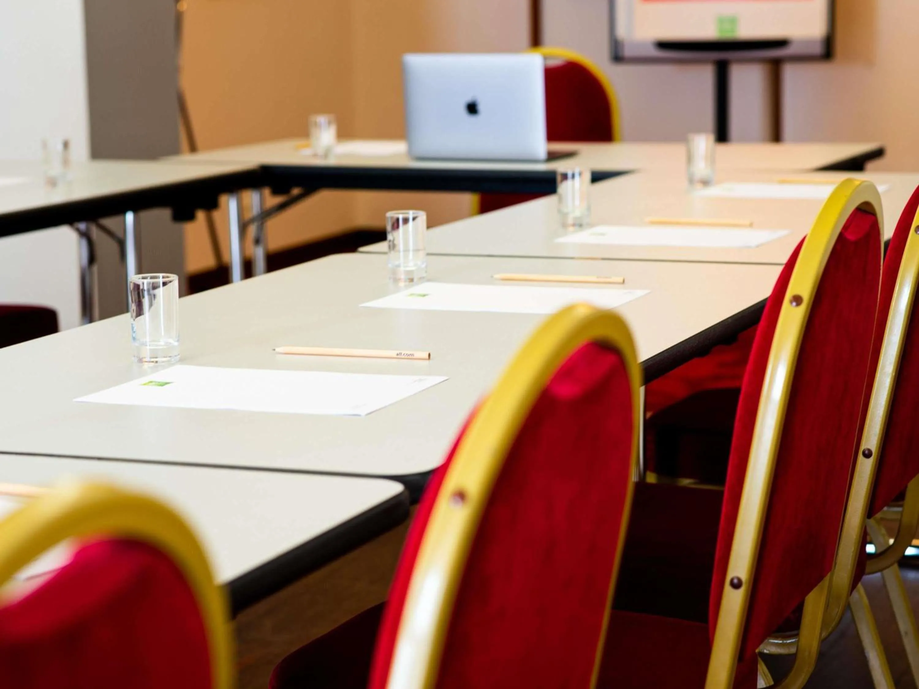 Meeting/conference room in ibis Styles Bayonne