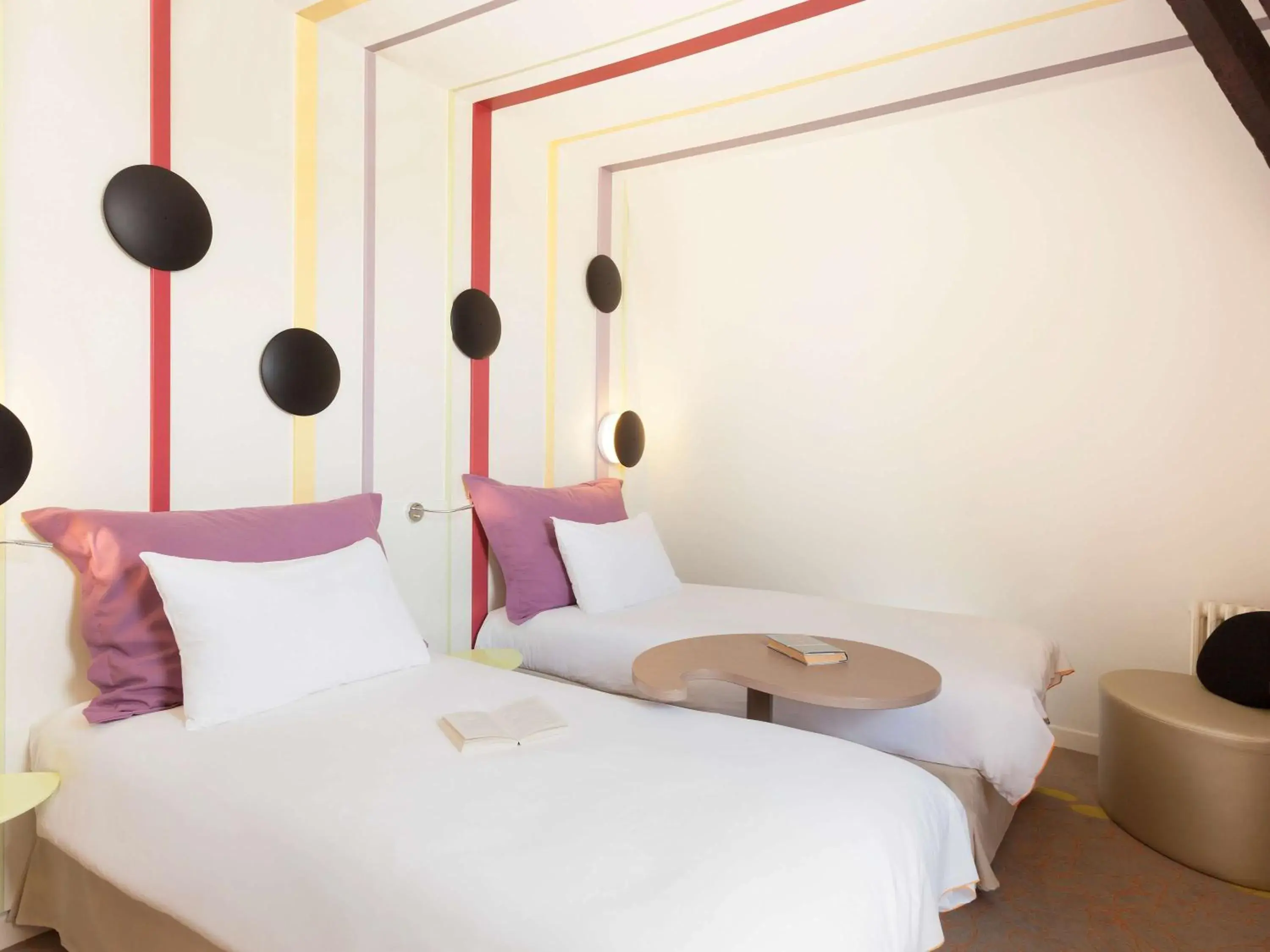Photo of the whole room, Bed in ibis Styles Bayonne Photo of the whole room, Bed in ibis Styles Bayonne