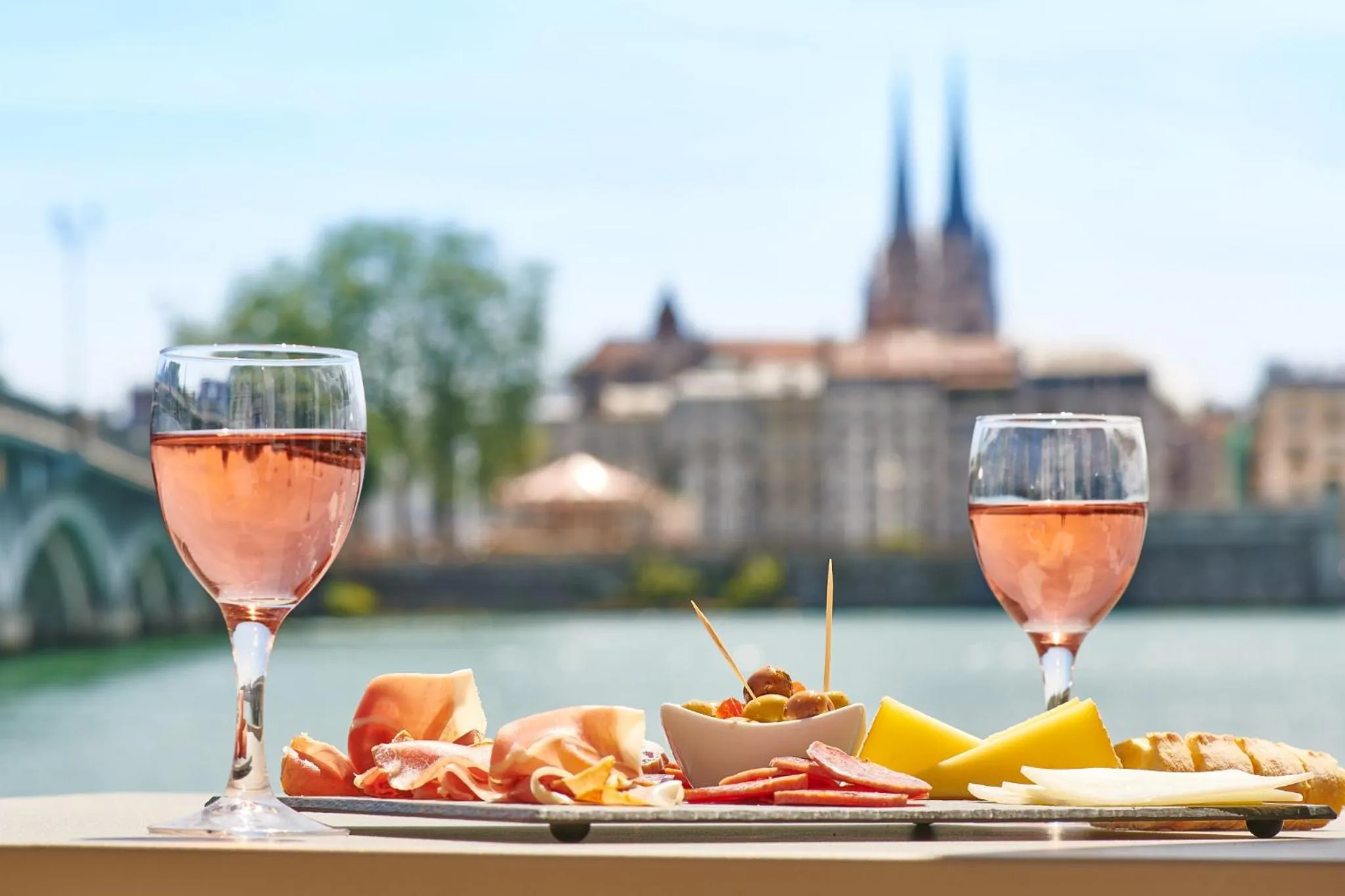 Patio in ibis Styles Bayonne