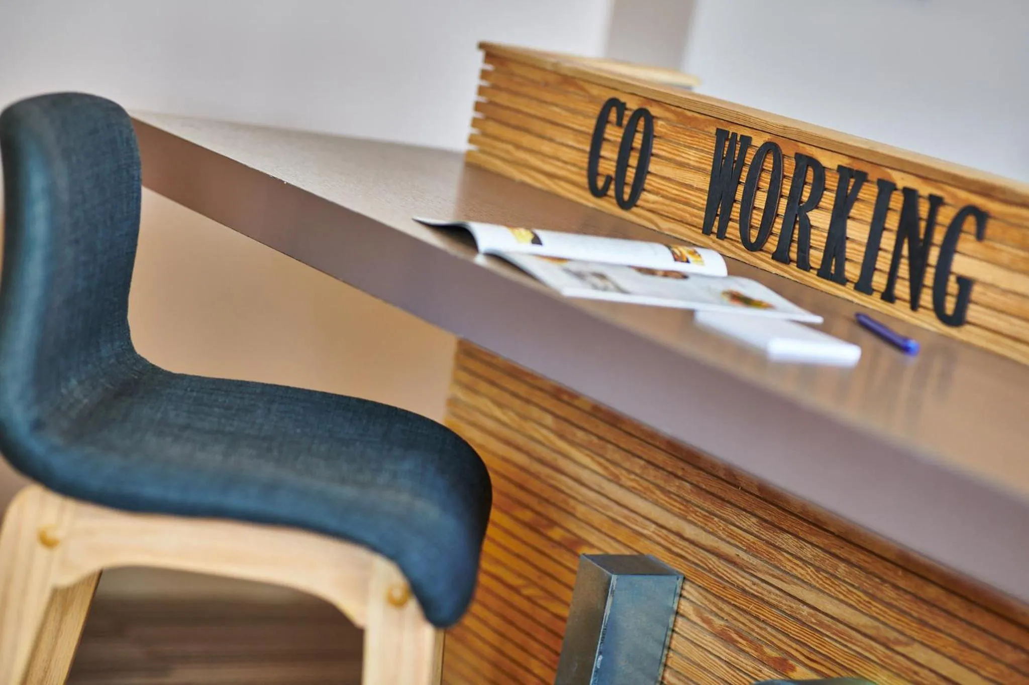 Seating area in ibis Styles Bayonne