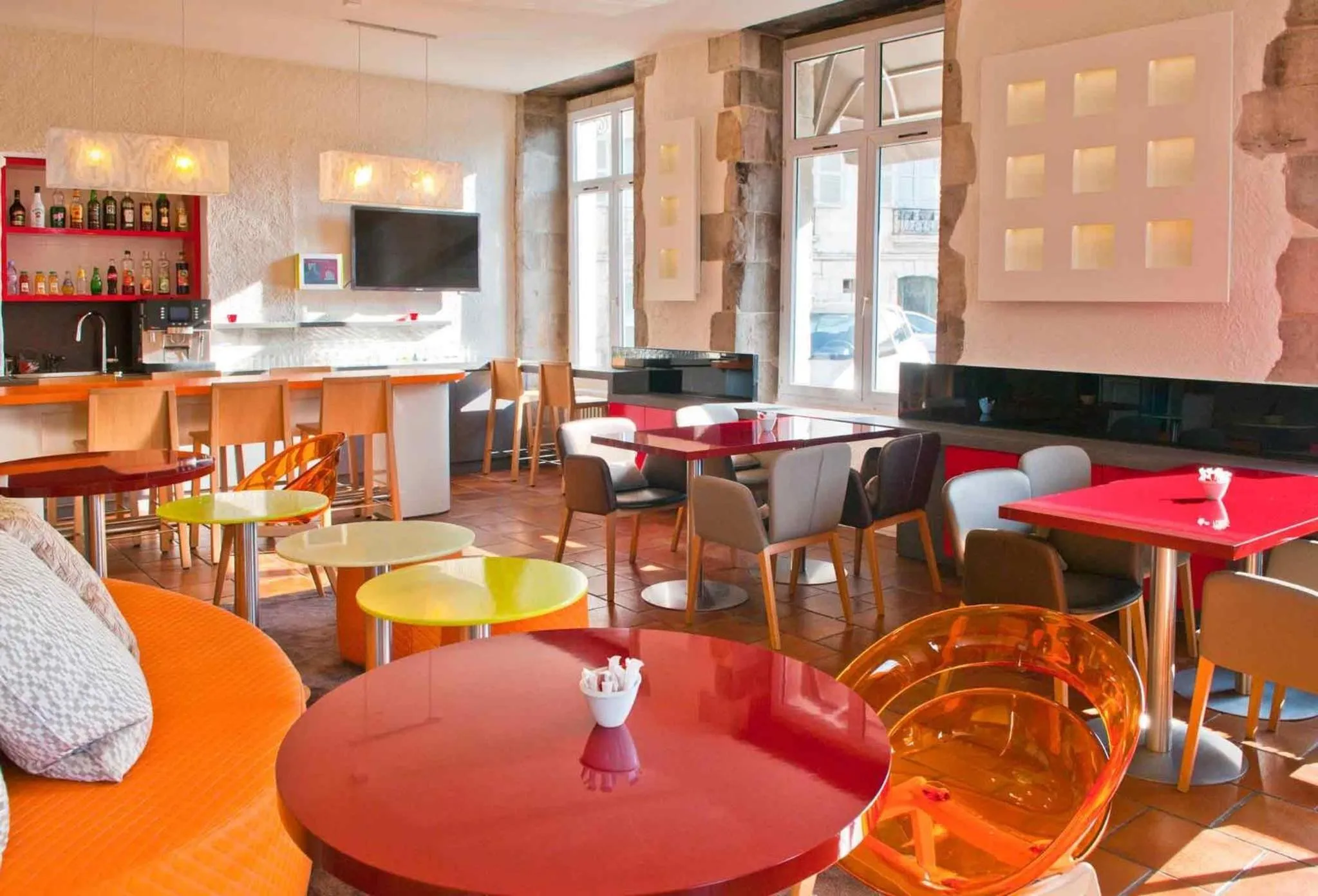 Lounge or bar in ibis Styles Bayonne