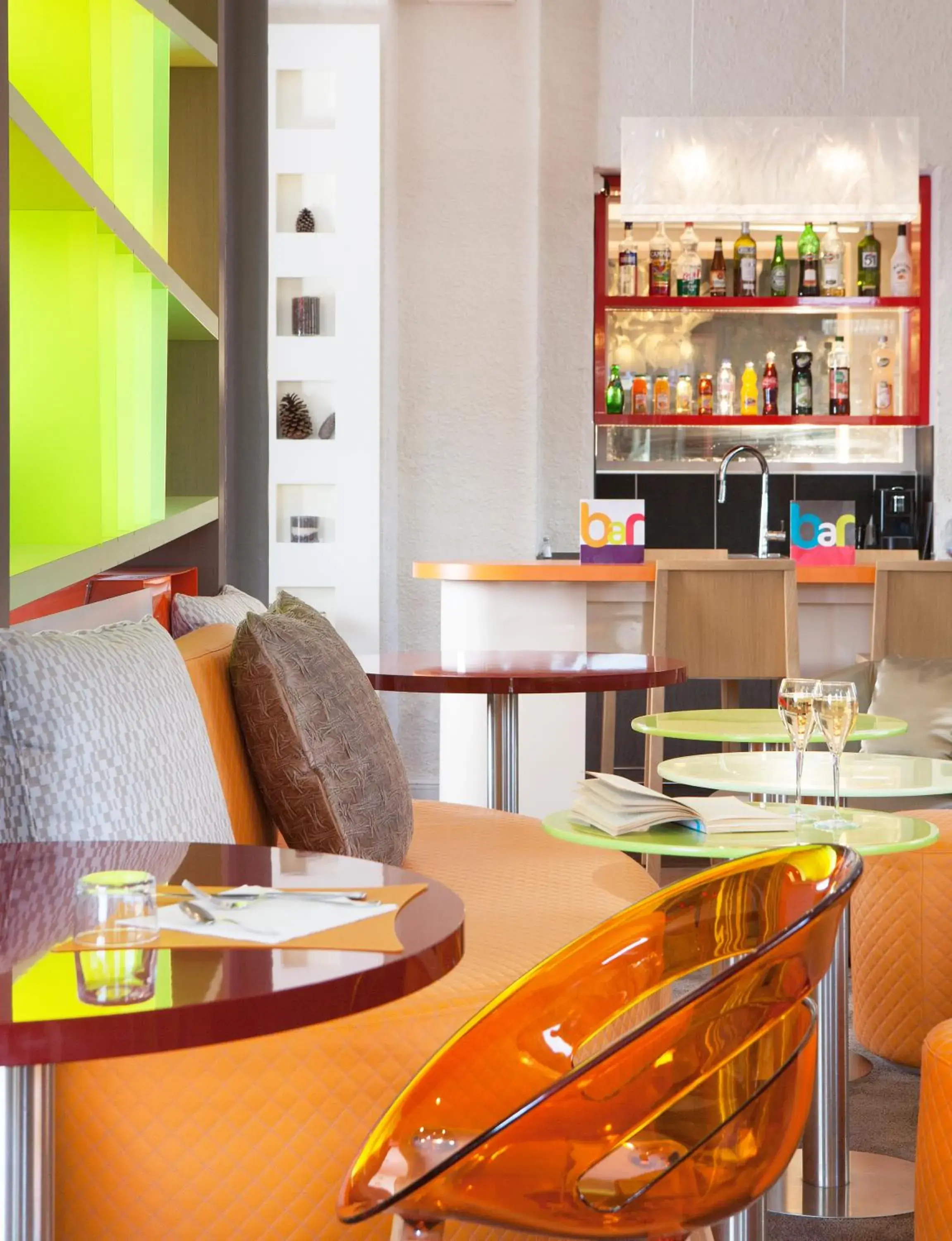 Lounge or bar in ibis Styles Bayonne Lounge or bar in ibis Styles Bayonne