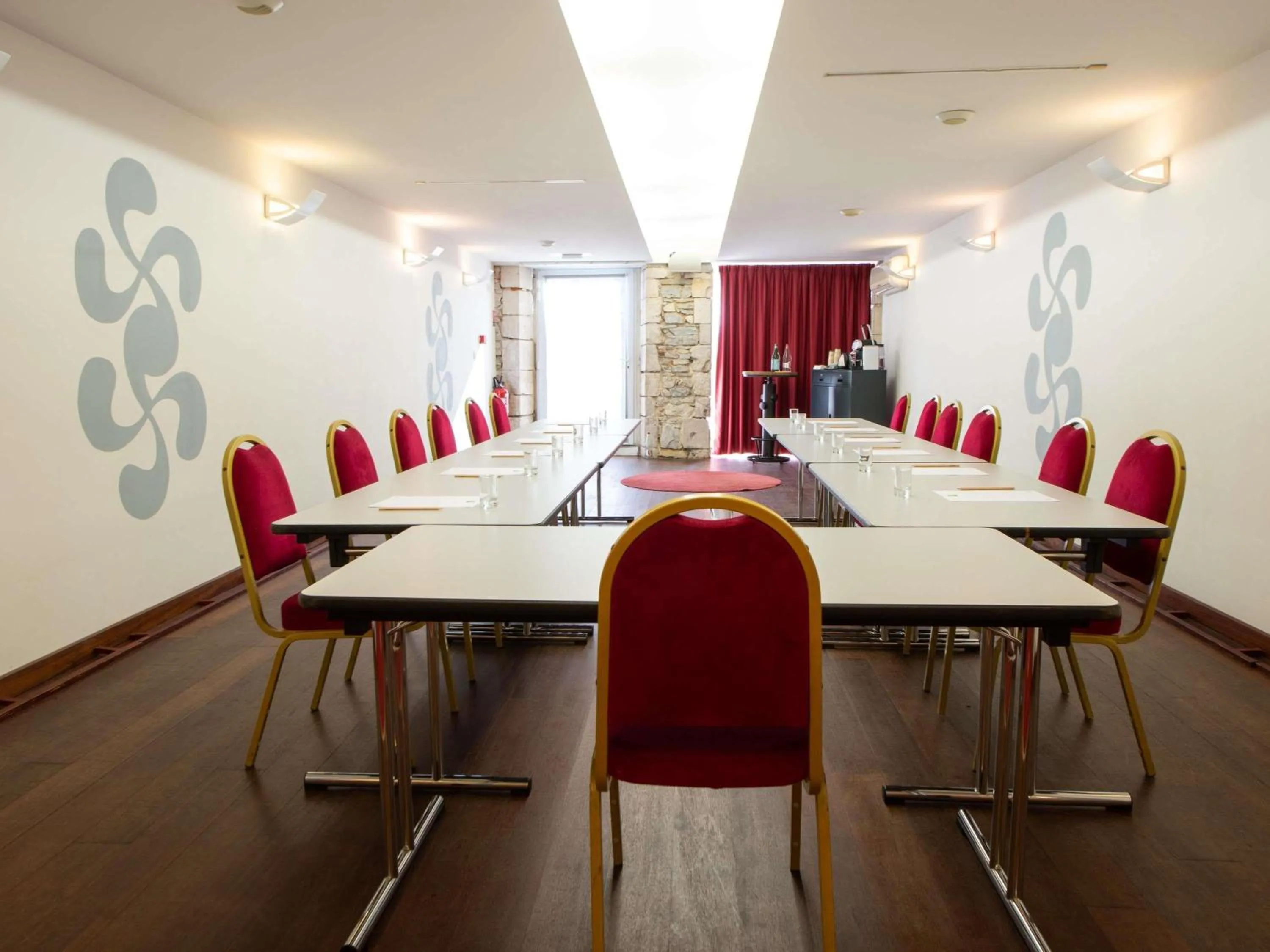 Meeting/conference room in ibis Styles Bayonne