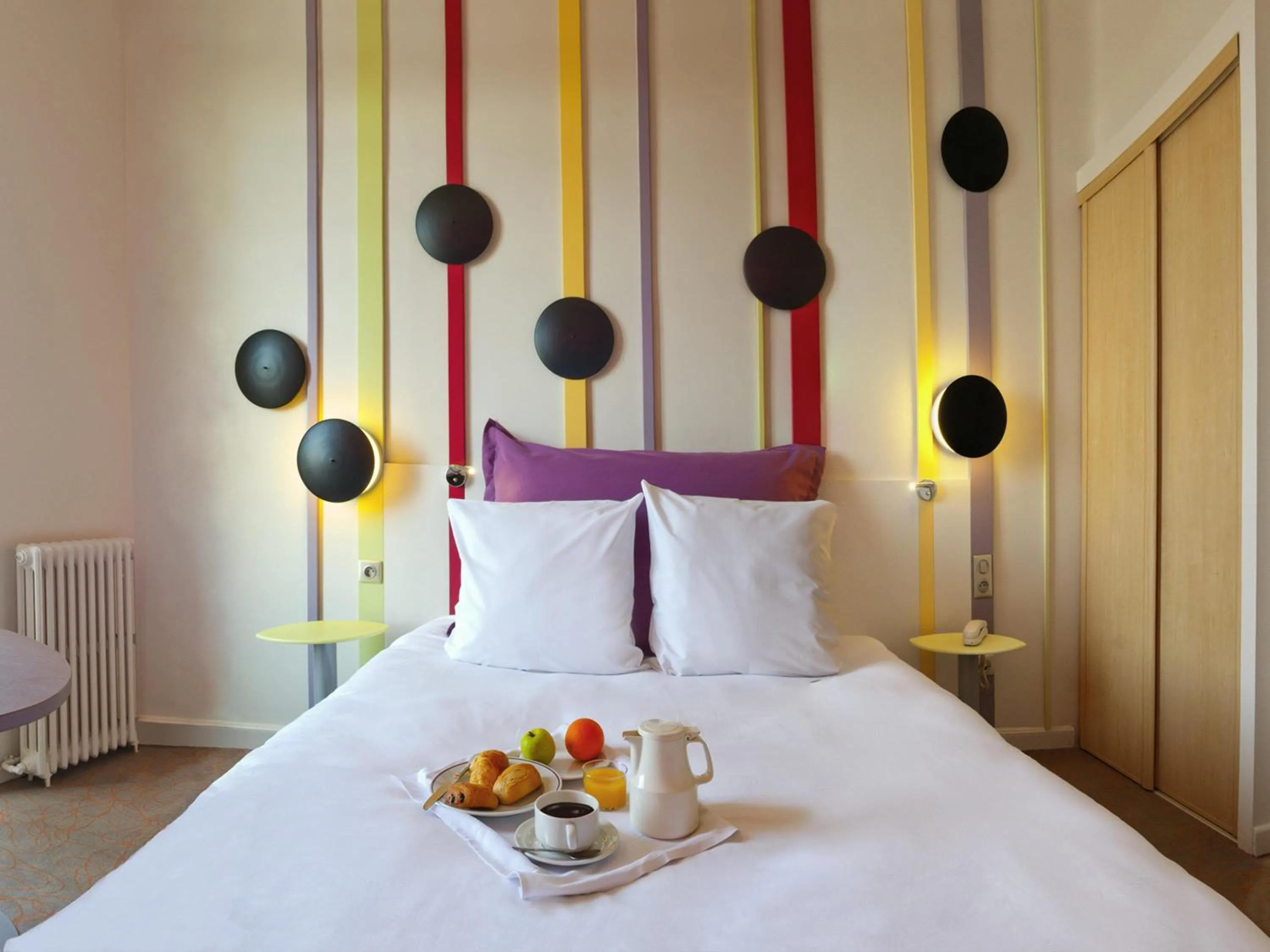 Bedroom, Bed in ibis Styles Bayonne