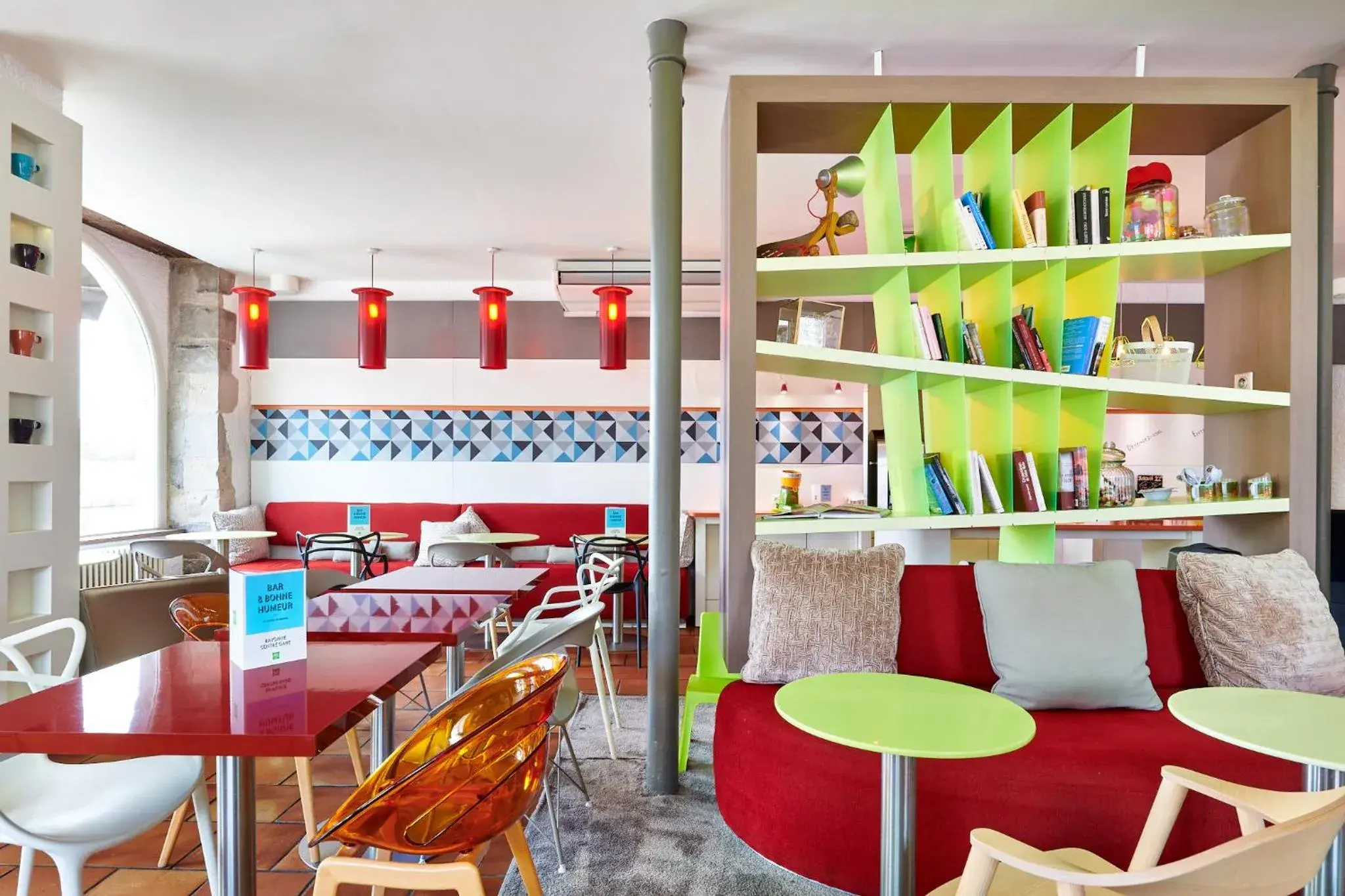 Lounge or bar in ibis Styles Bayonne Lounge or bar in ibis Styles Bayonne