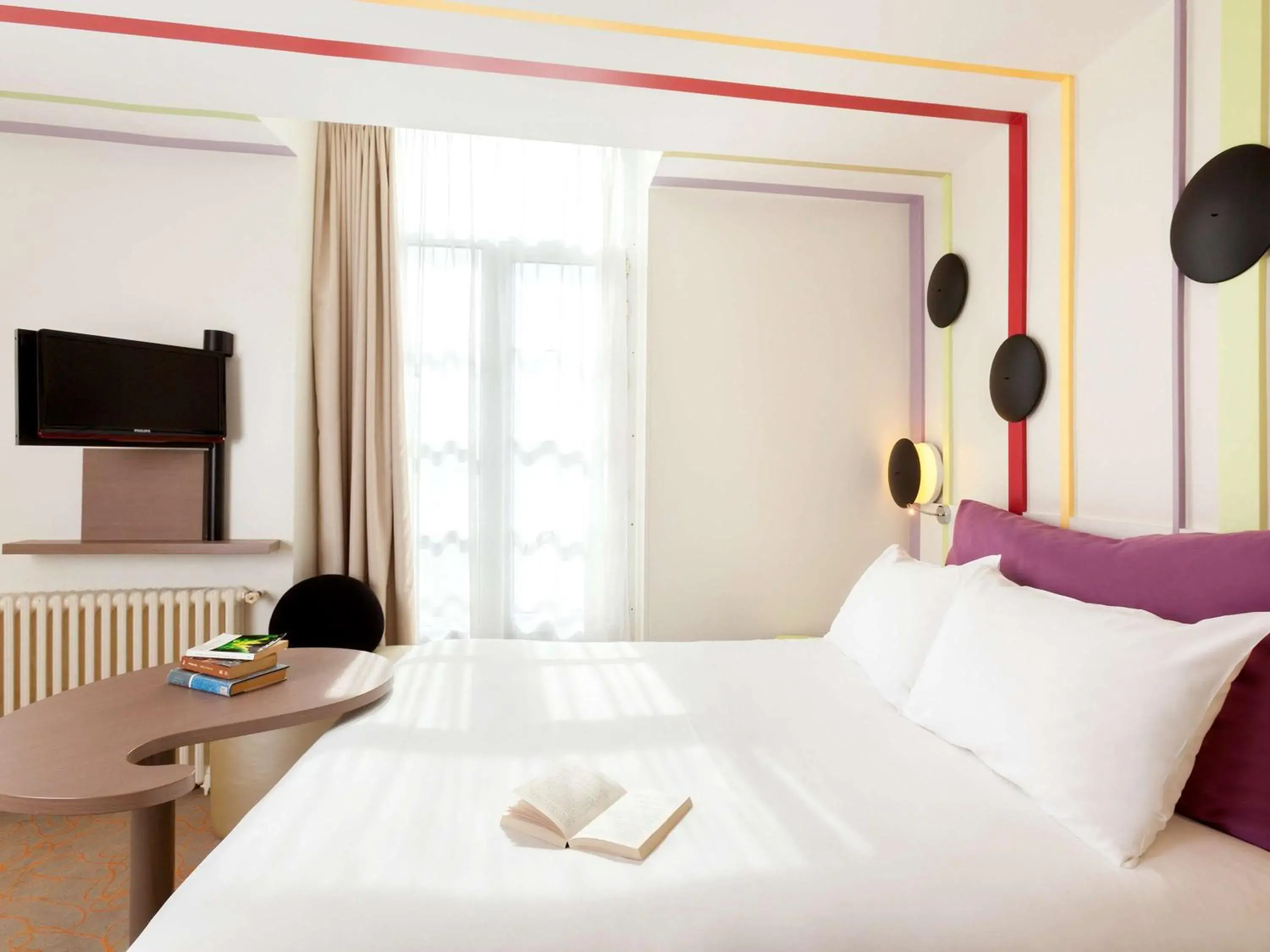 Photo of the whole room, Bed in ibis Styles Bayonne Photo of the whole room, Bed in ibis Styles Bayonne