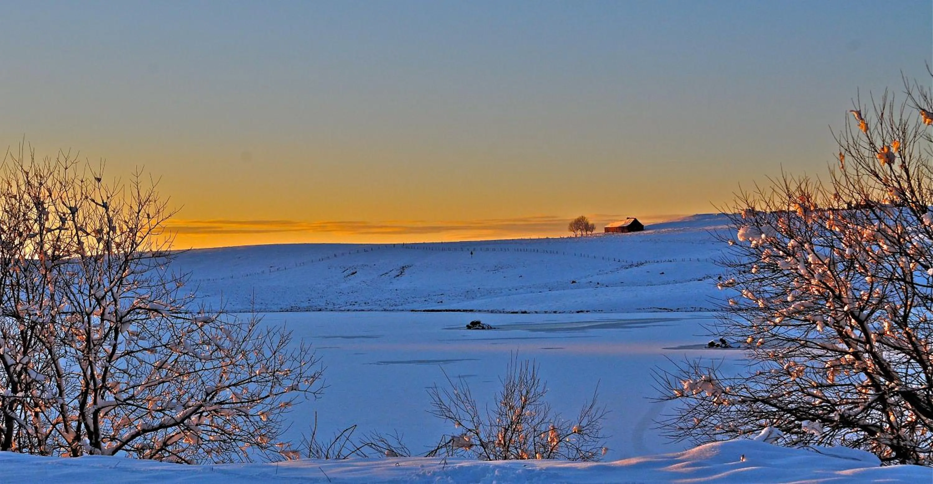 Natural landscape in AUX PORTES D'AUBRAC studio 2 personnes