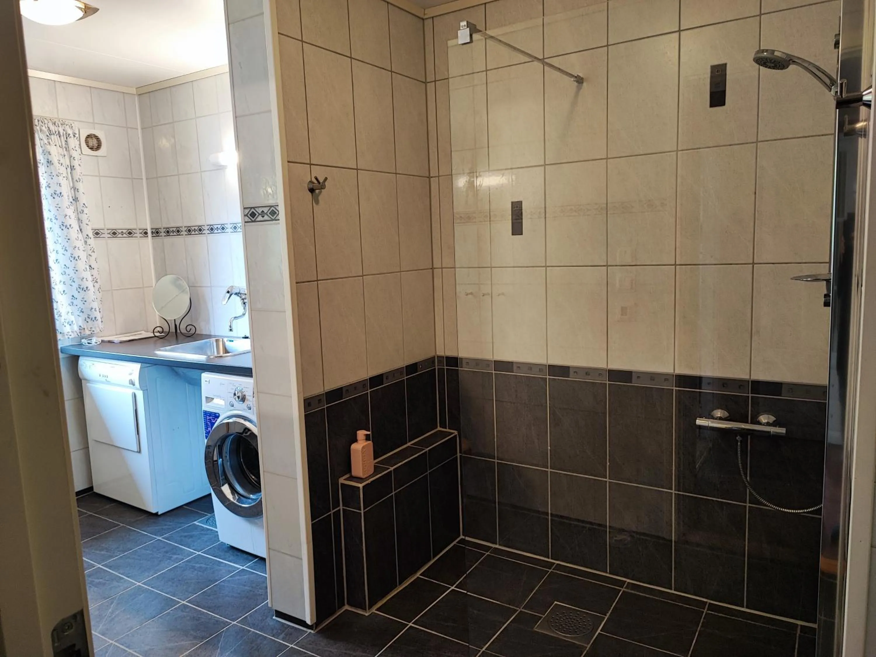 Shower in Visit Undredal