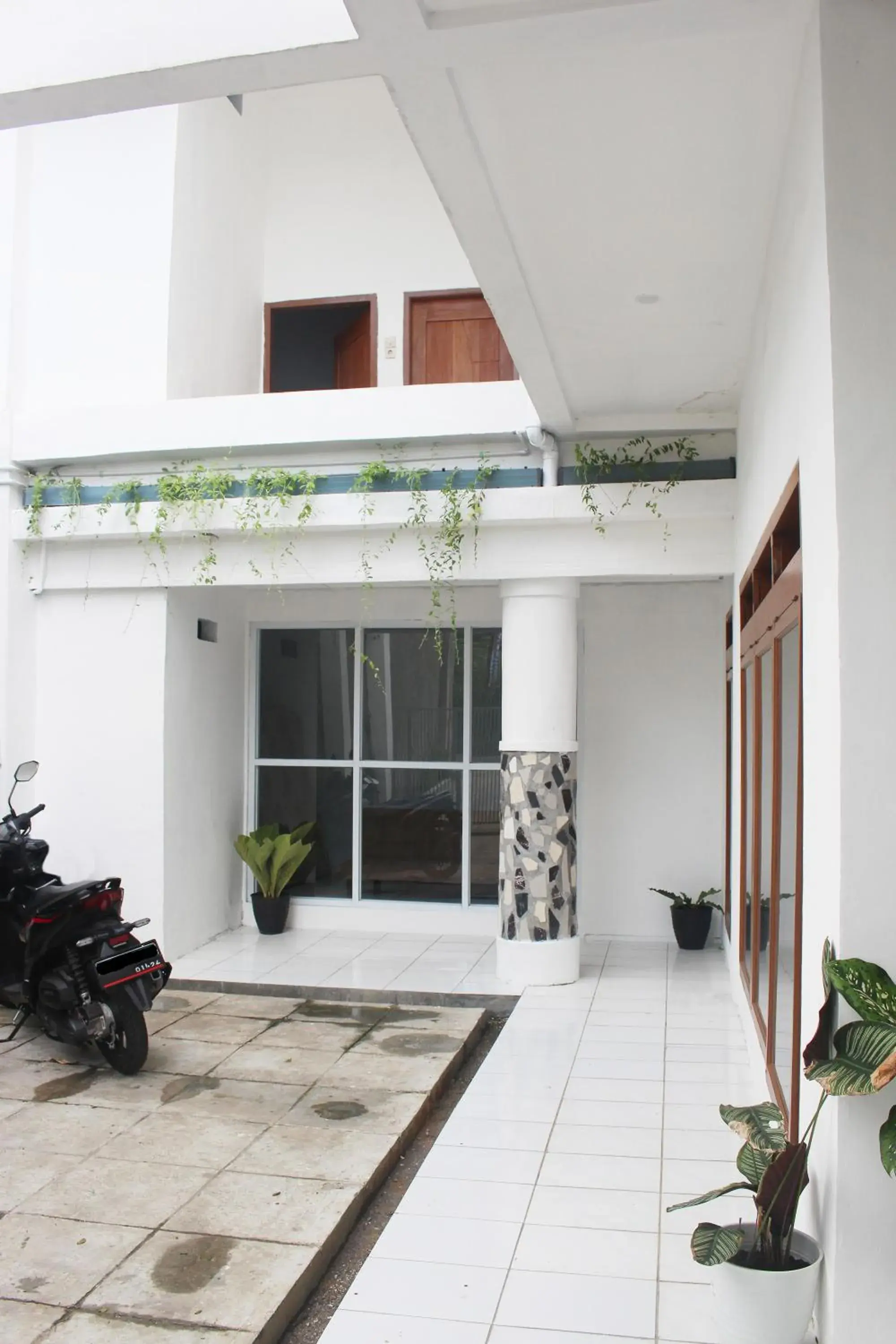 Property building in RedDoorz near Exit Toll Tanah Baru Bogor Property building in RedDoorz near Exit Toll Tanah Baru Bogor