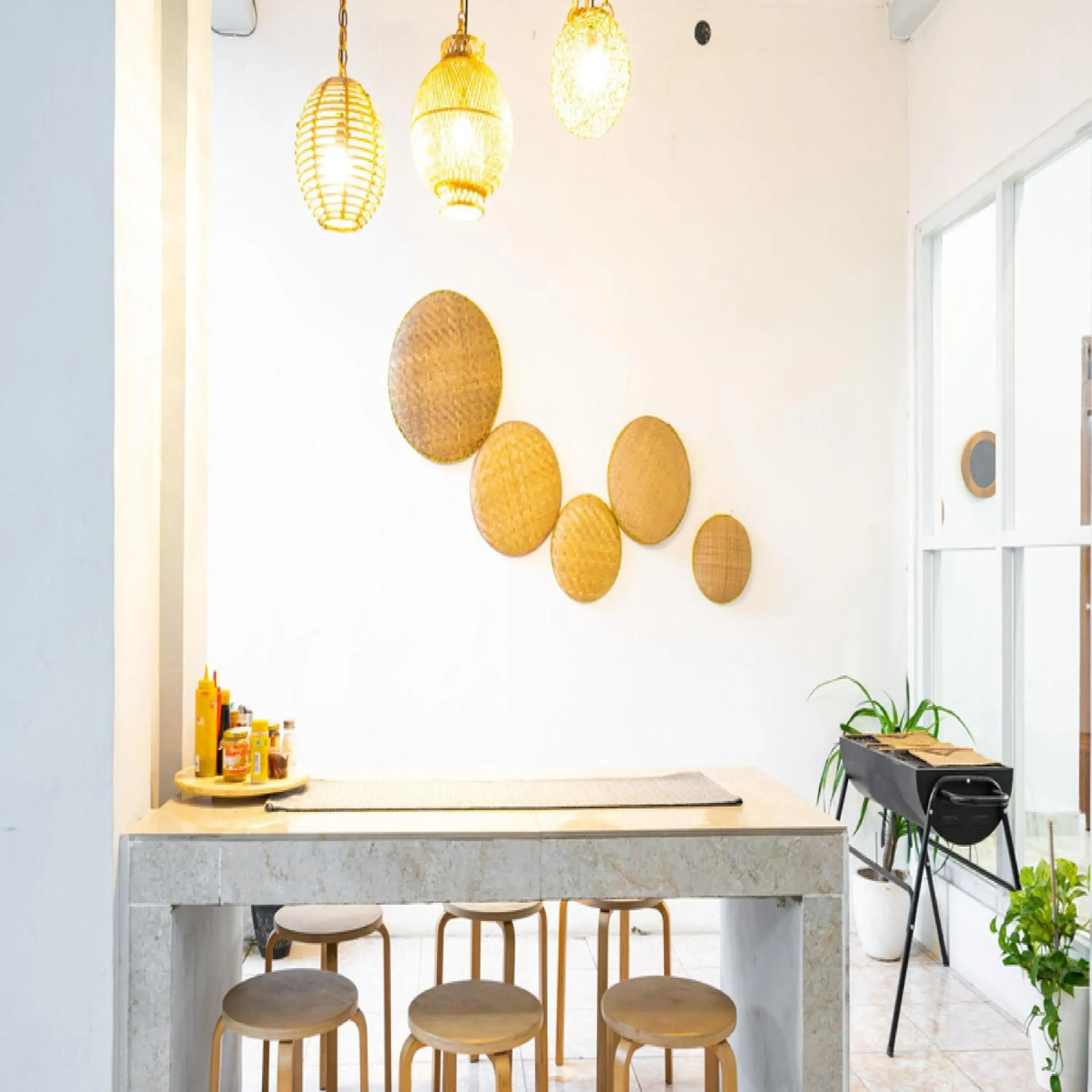 Living room in RedDoorz near Exit Toll Tanah Baru Bogor Living room in RedDoorz near Exit Toll Tanah Baru Bogor