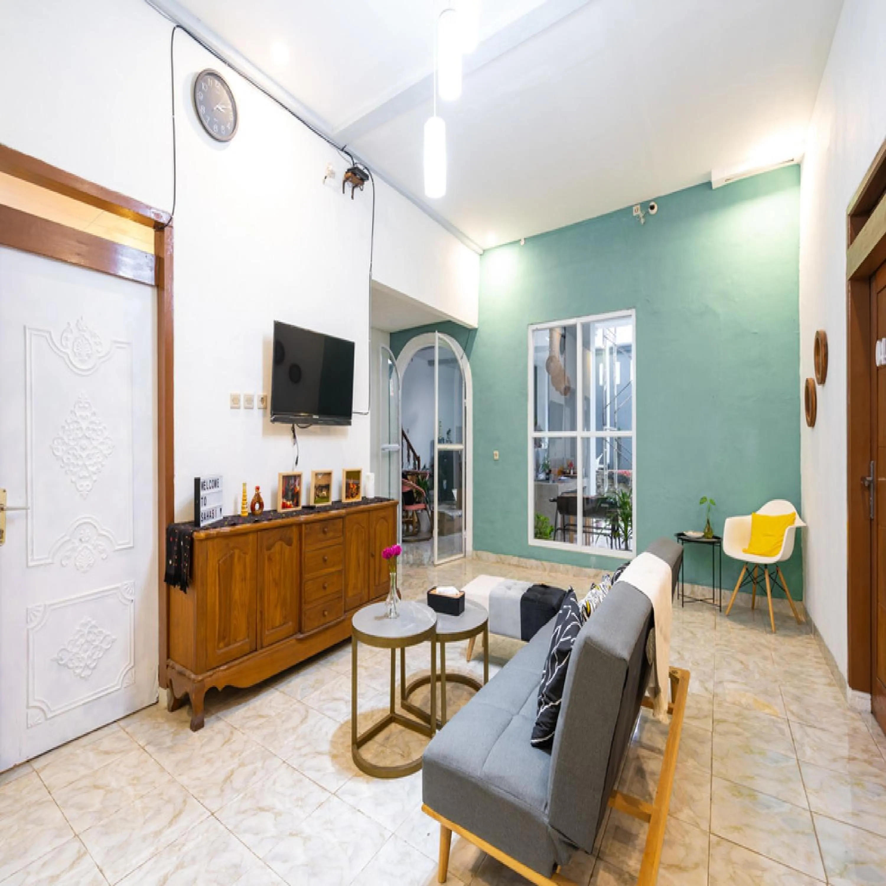 Breakfast in RedDoorz near Exit Toll Tanah Baru Bogor