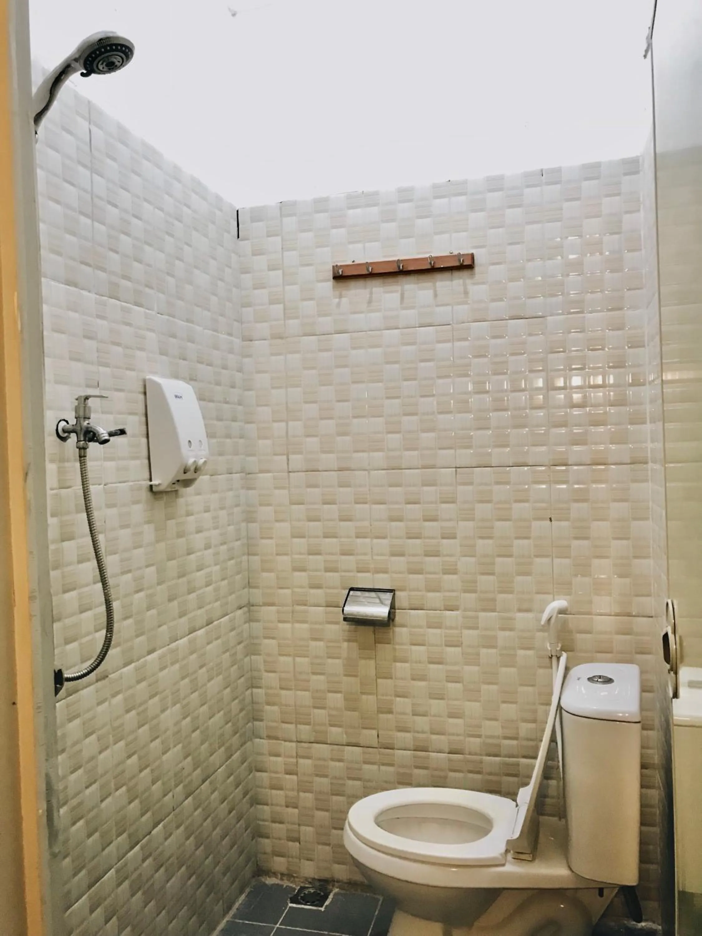 Bathroom in RedDoorz near Exit Toll Tanah Baru Bogor