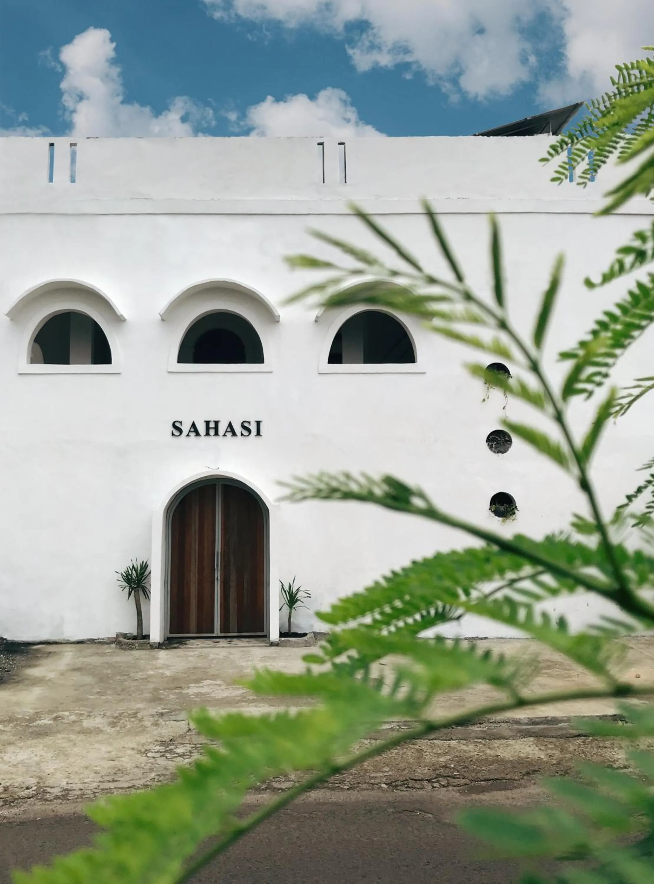 Facade/entrance in RedDoorz near Exit Toll Tanah Baru Bogor