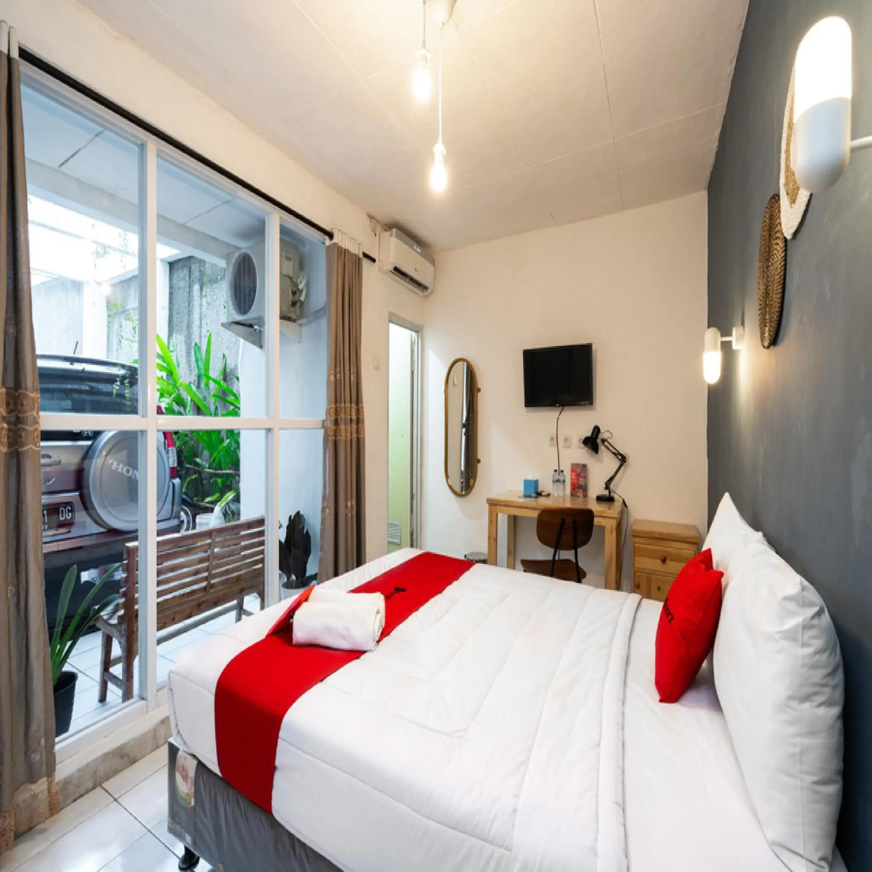 Bedroom, Bed in RedDoorz near Exit Toll Tanah Baru Bogor Bedroom, Bed in RedDoorz near Exit Toll Tanah Baru Bogor