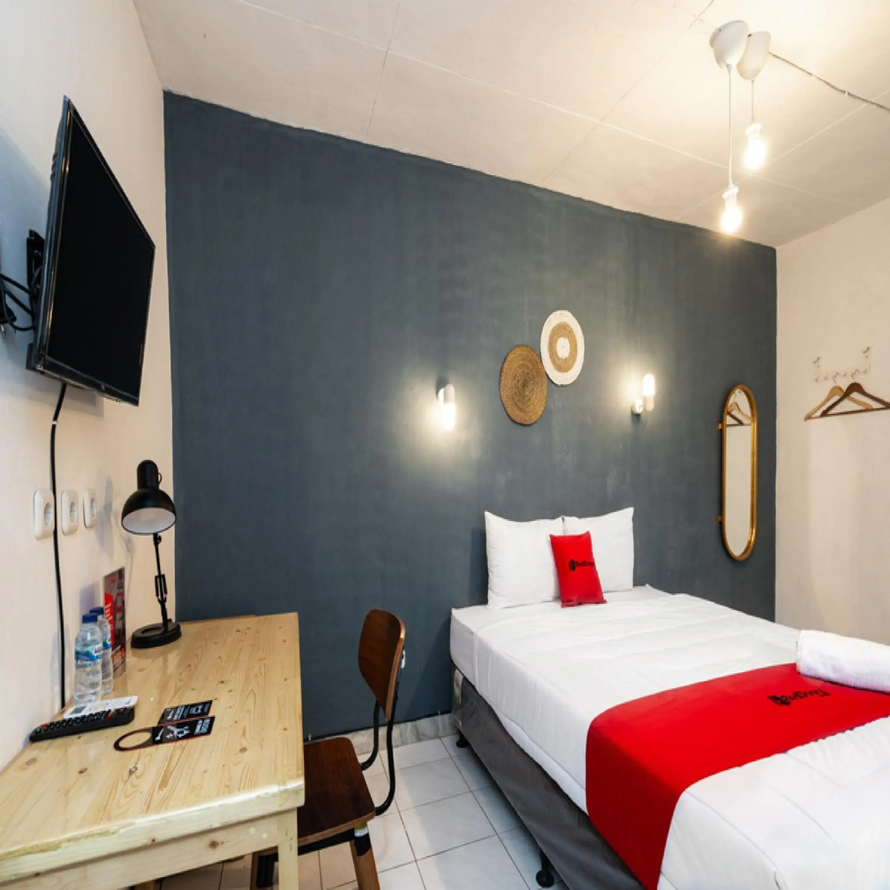 Bedroom, Bed in RedDoorz near Exit Toll Tanah Baru Bogor Bedroom, Bed in RedDoorz near Exit Toll Tanah Baru Bogor