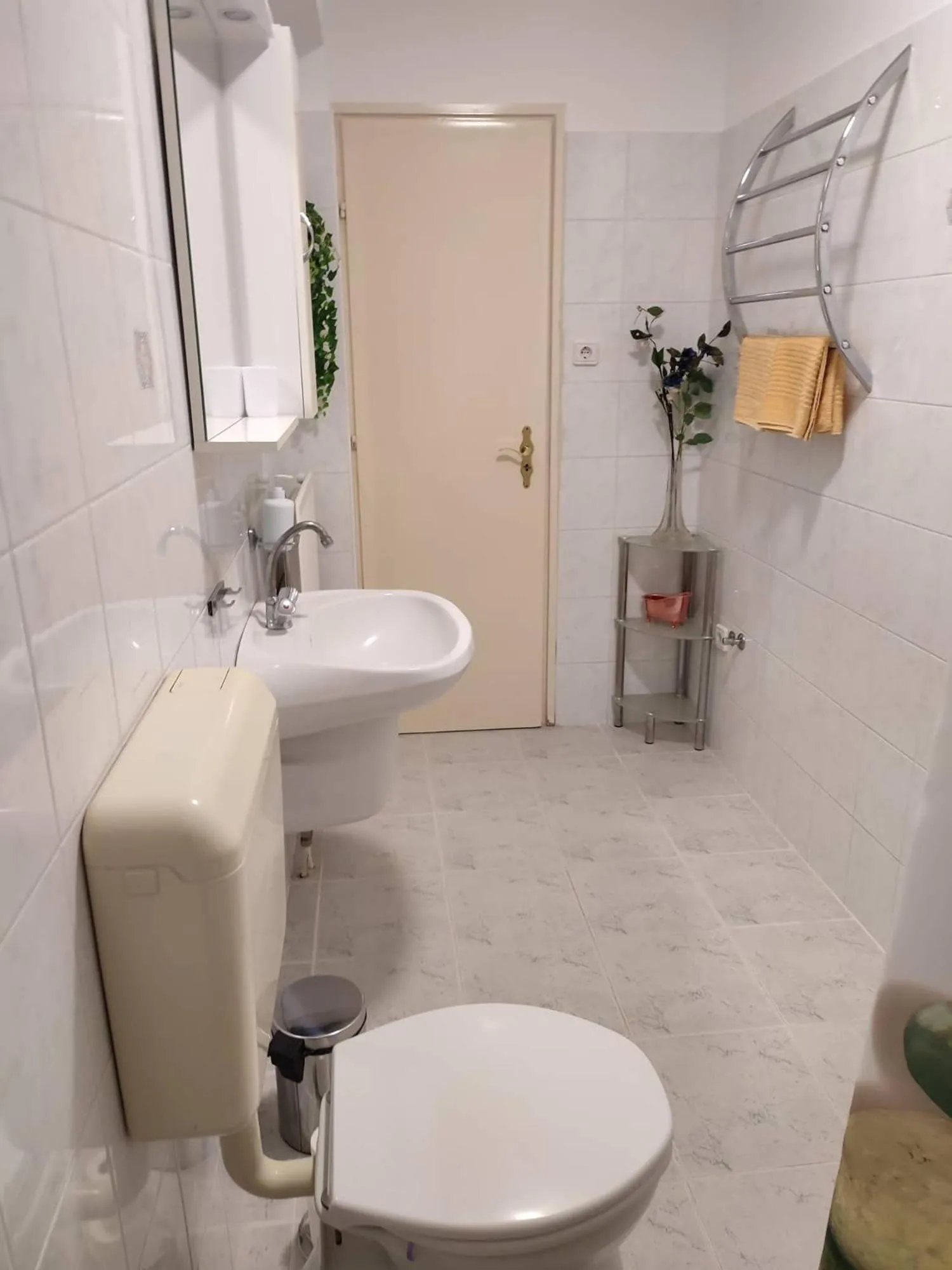 Barokk Antik Guest House
